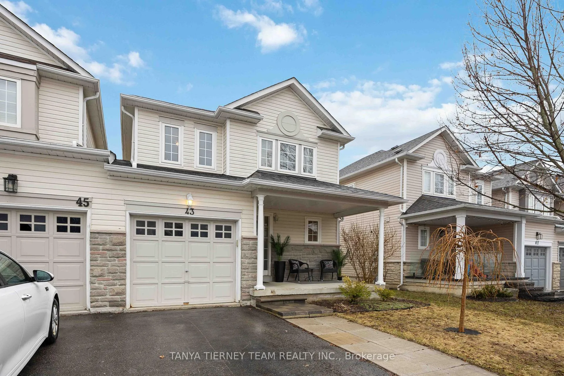 Photo 2 of 43 Corianne Avenue, Whitby, Brooklin — HOMEH
