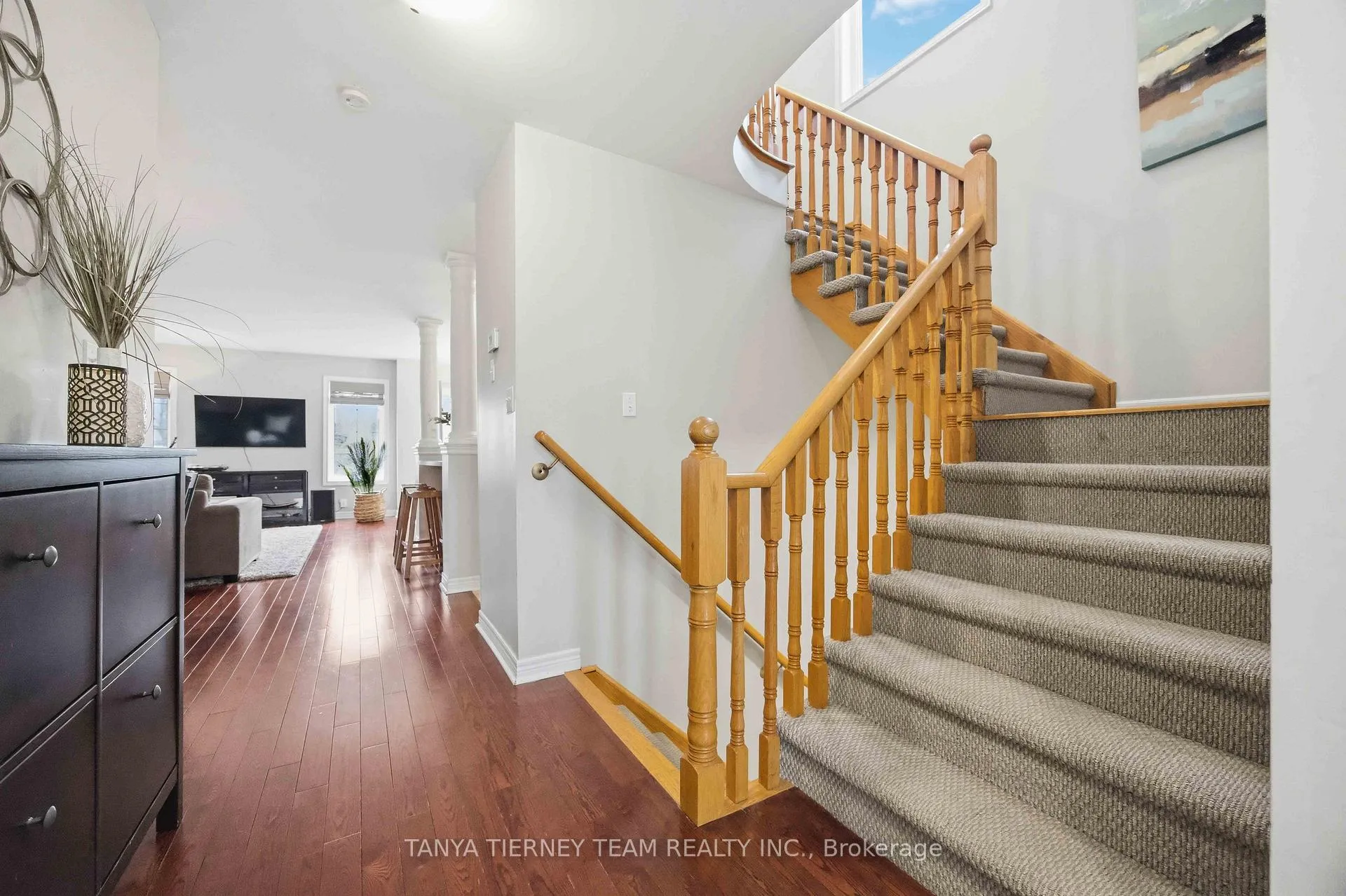Photo 5 of 43 Corianne Avenue, Whitby, Brooklin — HOMEH