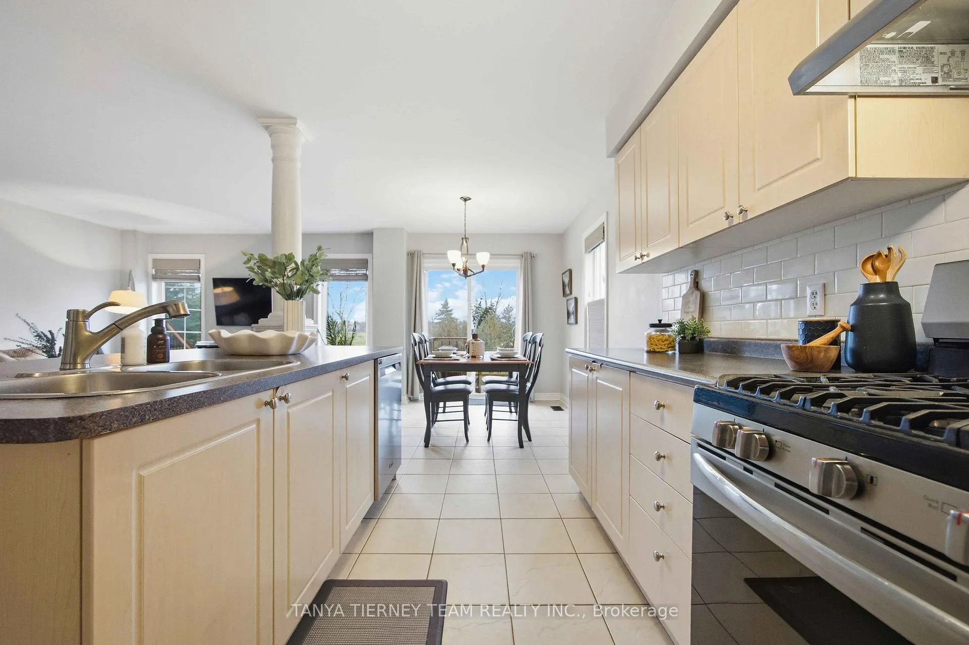 Photo 18 of 43 Corianne Avenue, Whitby, Brooklin — HOMEH