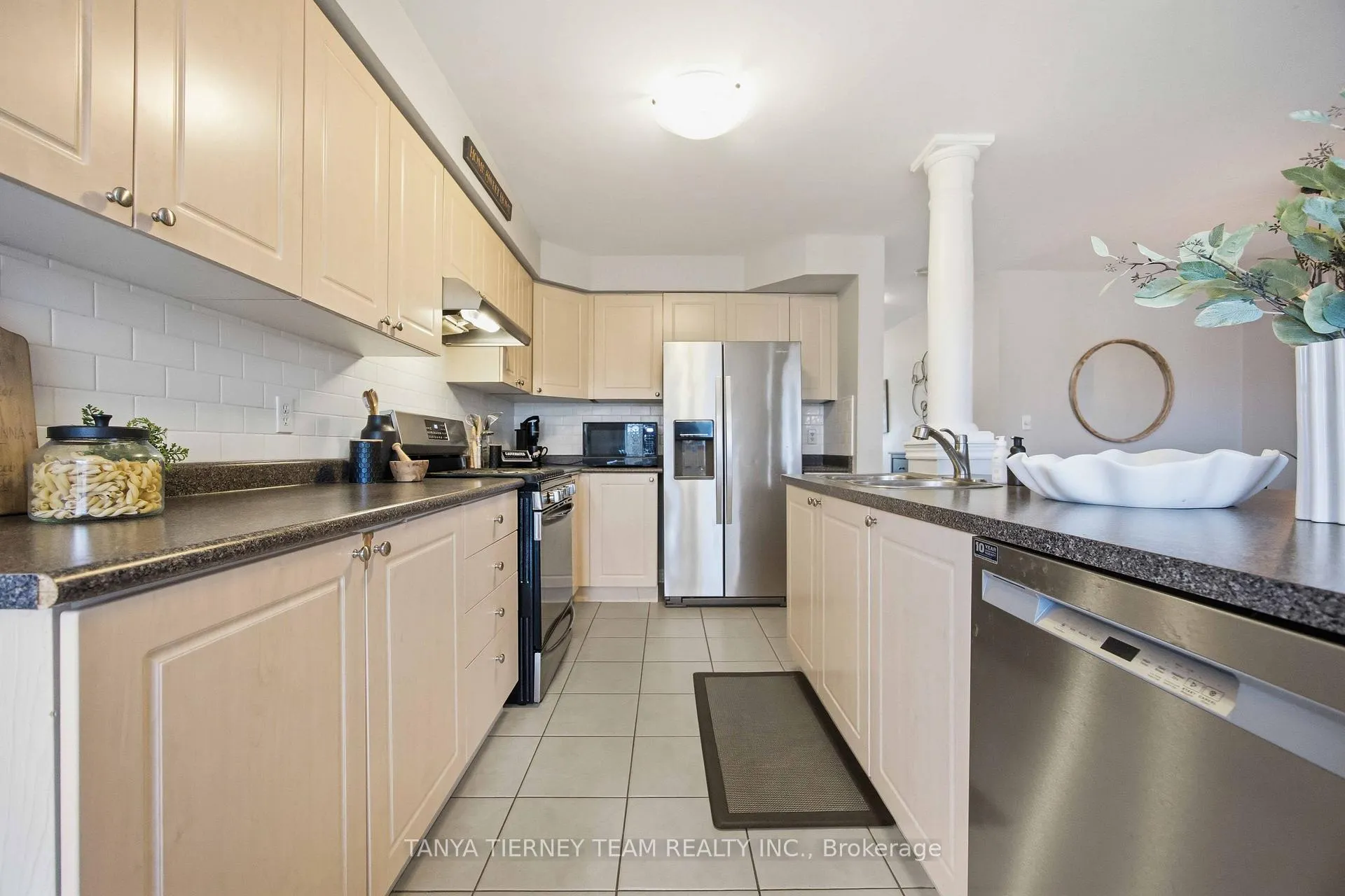 Photo 20 of 43 Corianne Avenue, Whitby, Brooklin — HOMEH