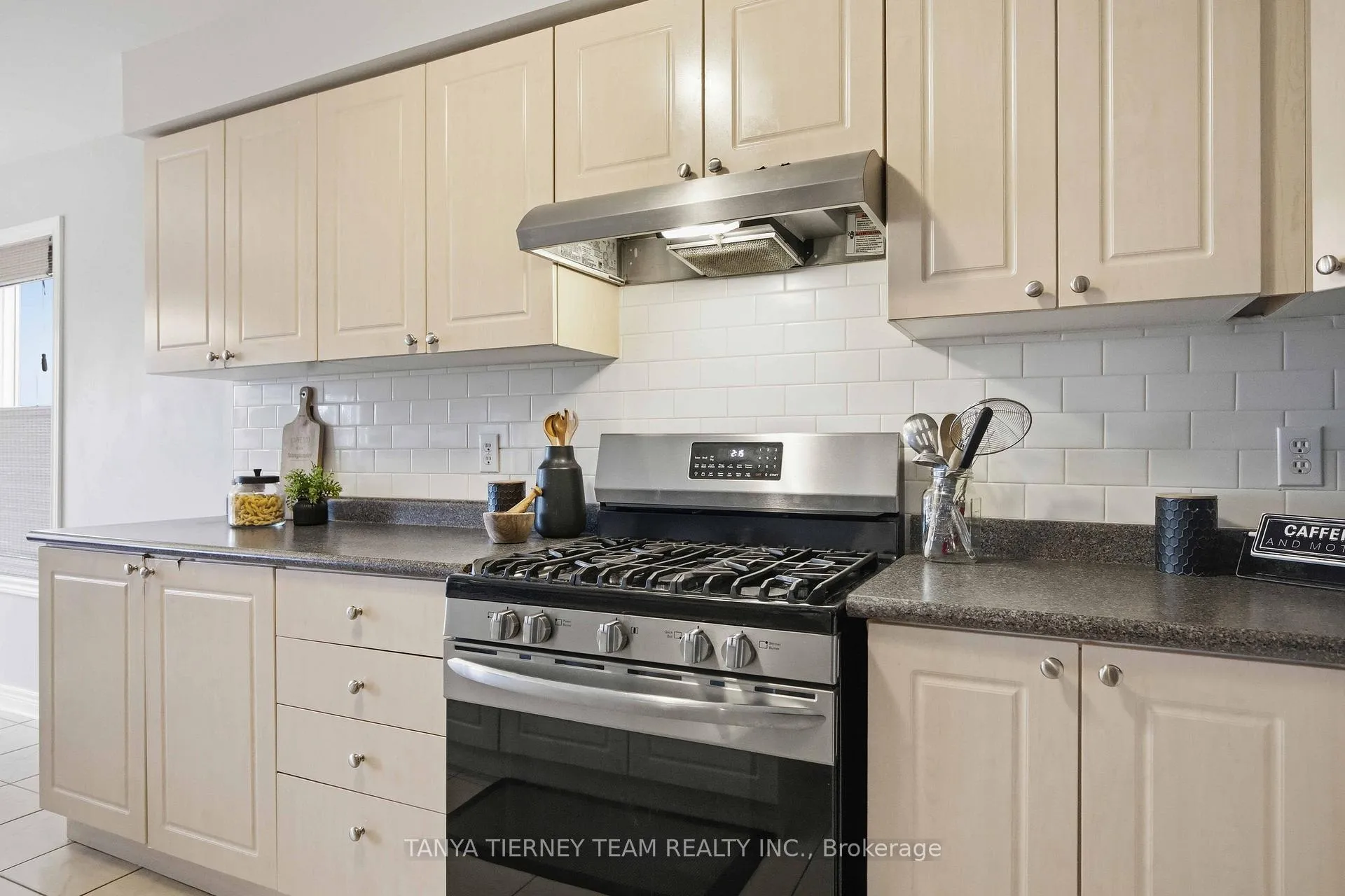 Photo 21 of 43 Corianne Avenue, Whitby, Brooklin — HOMEH