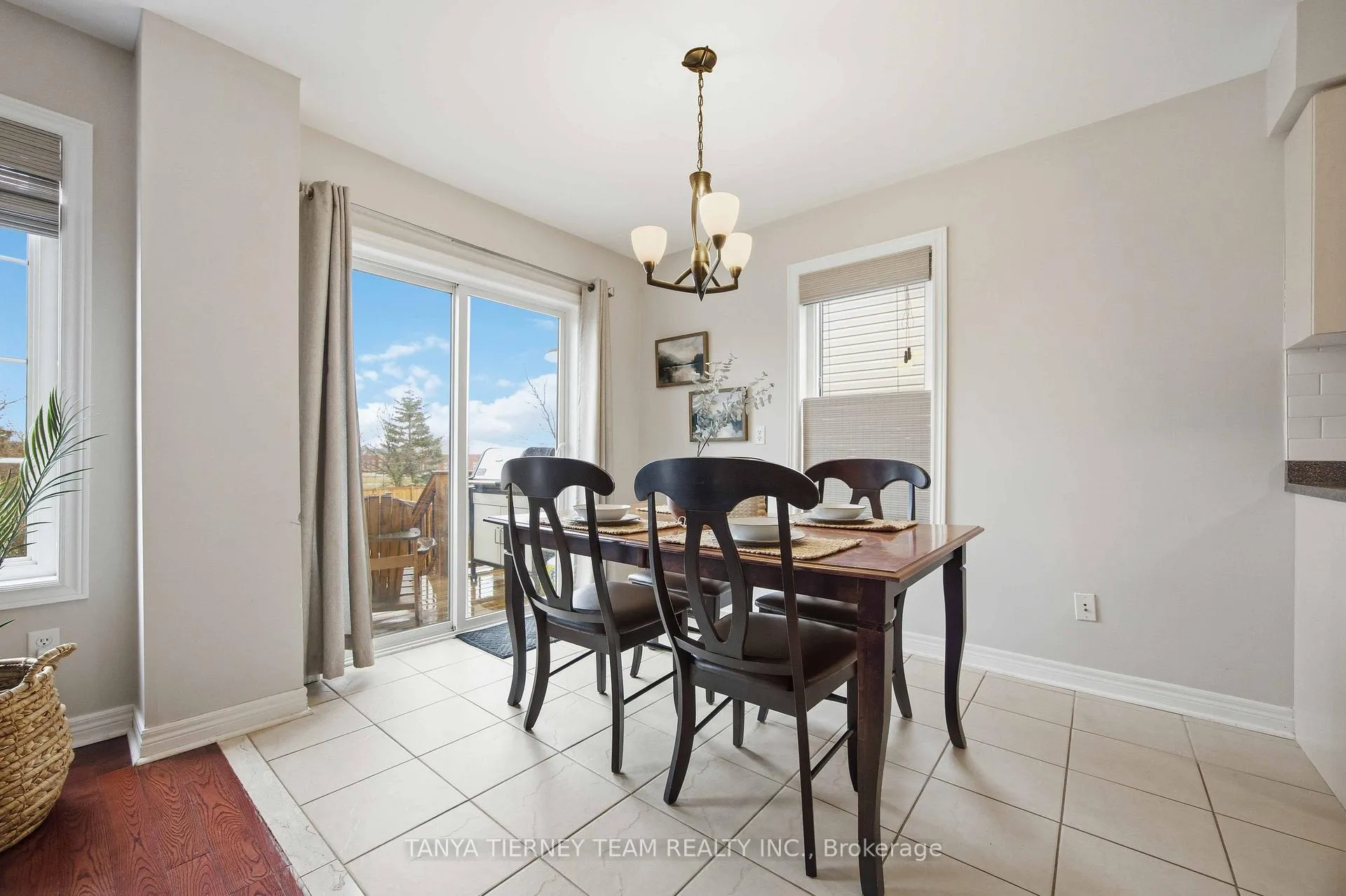 Photo 22 of 43 Corianne Avenue, Whitby, Brooklin — HOMEH