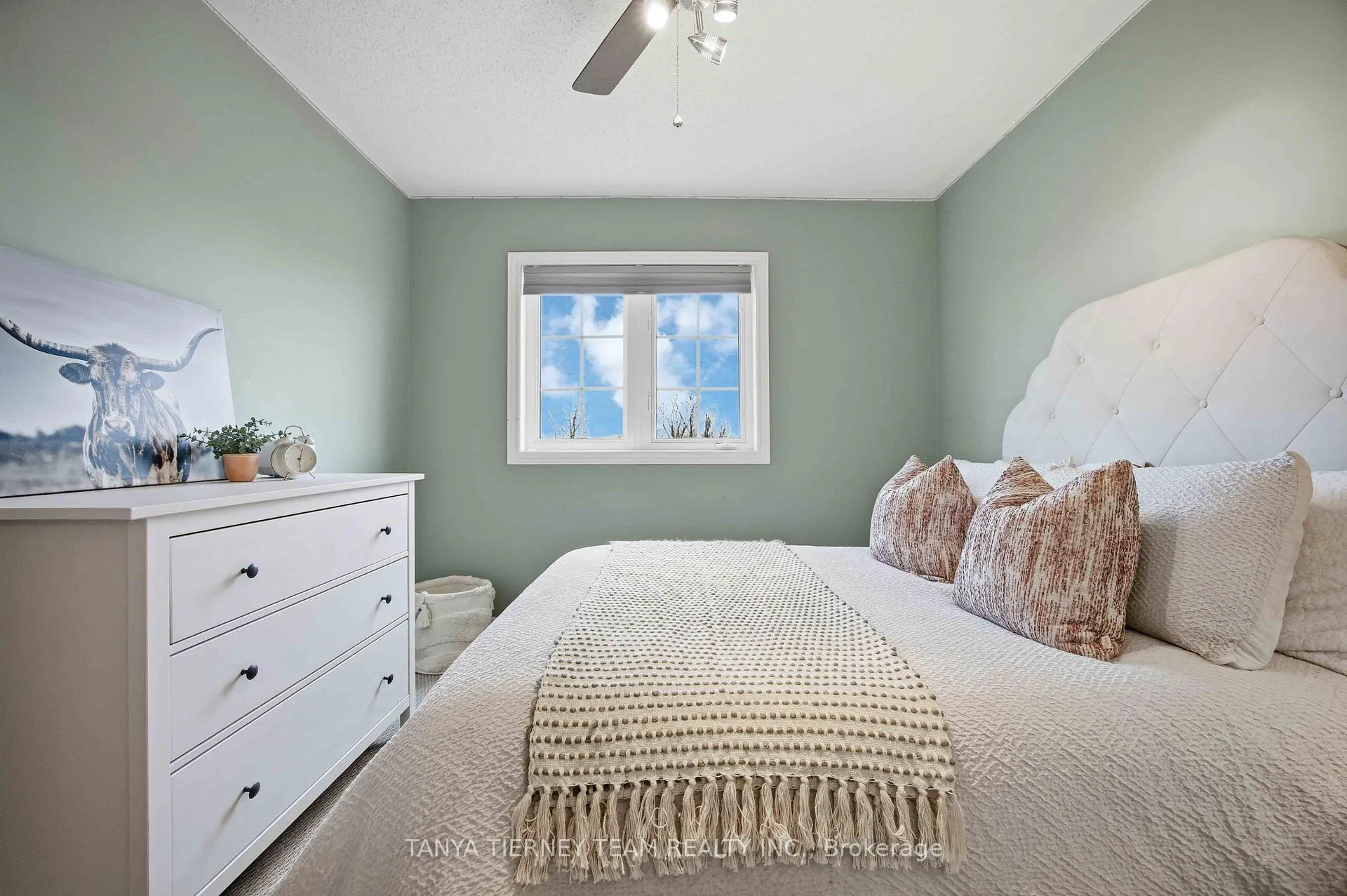 Photo 33 of 43 Corianne Avenue, Whitby, Brooklin — HOMEH