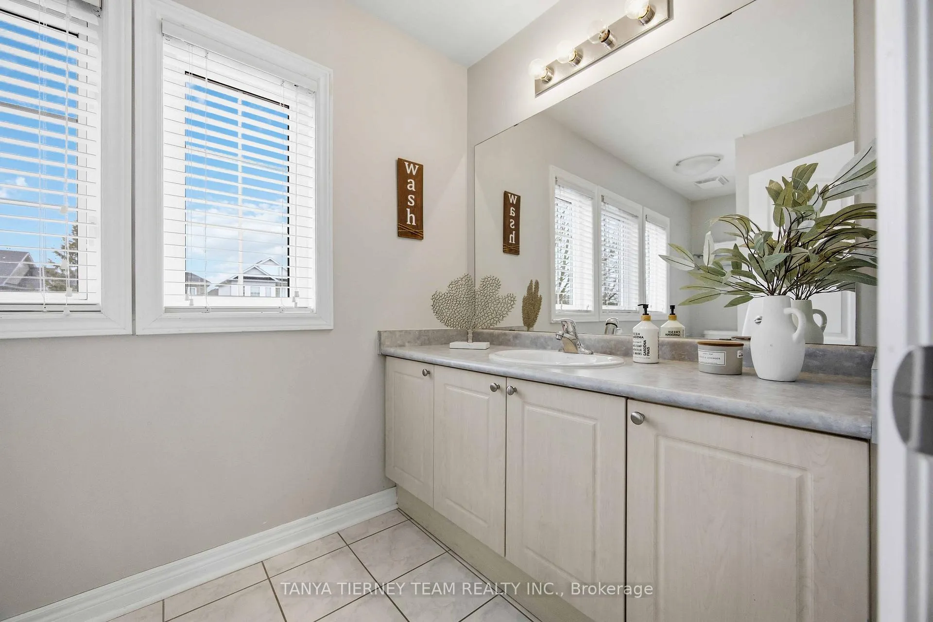 Photo 38 of 43 Corianne Avenue, Whitby, Brooklin — HOMEH