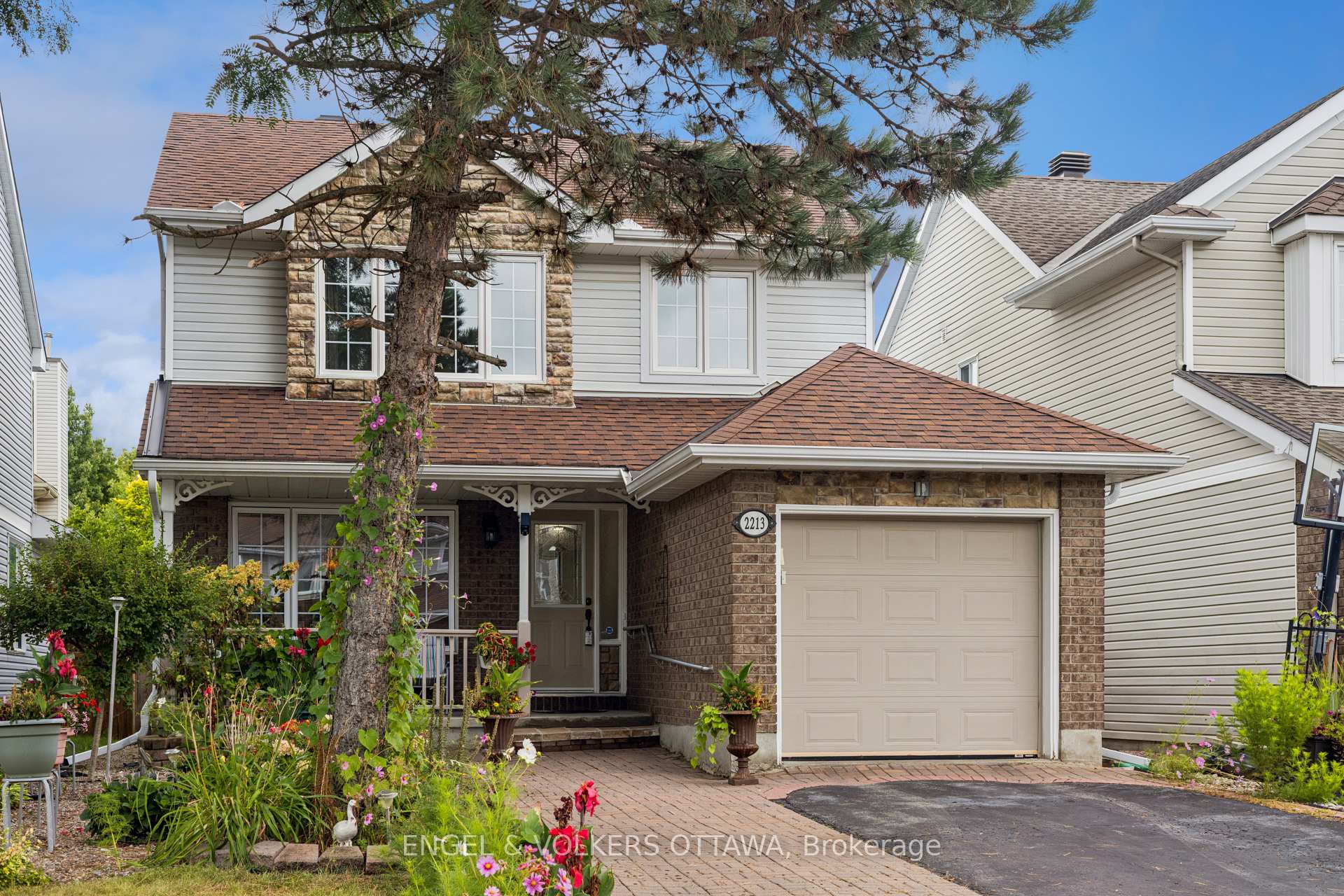 Photo 2 of 2213 Noblewood Way, Ottawa, Chapel Hill South - Orleans Village — HOMEH