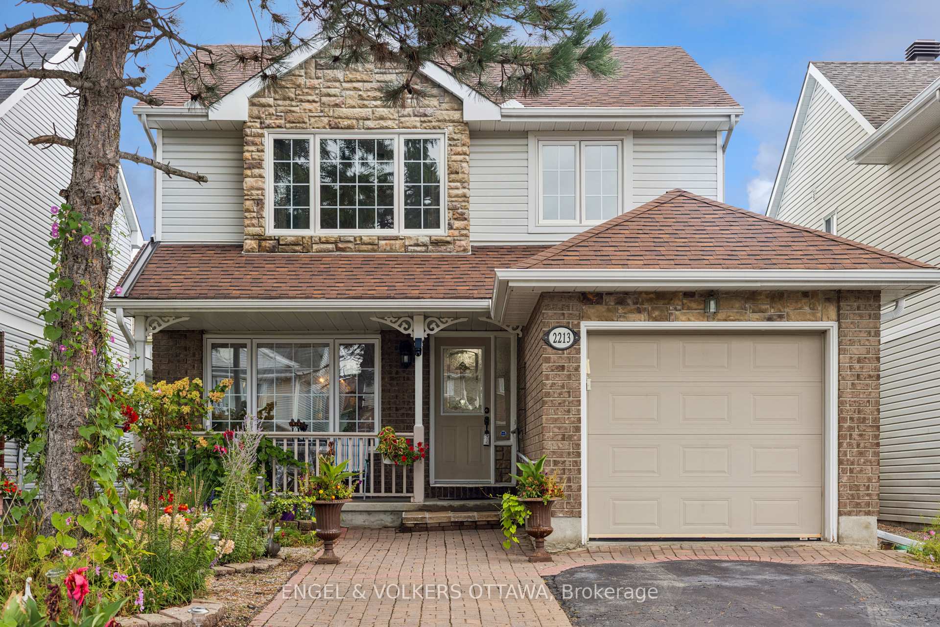 Photo 3 of 2213 Noblewood Way, Ottawa, Chapel Hill South - Orleans Village — HOMEH