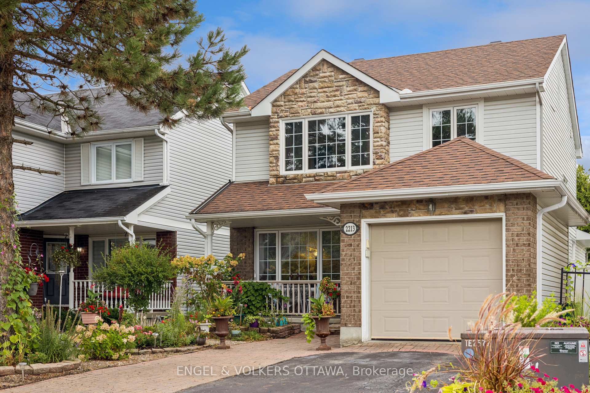 Photo 4 of 2213 Noblewood Way, Ottawa, Chapel Hill South - Orleans Village — HOMEH