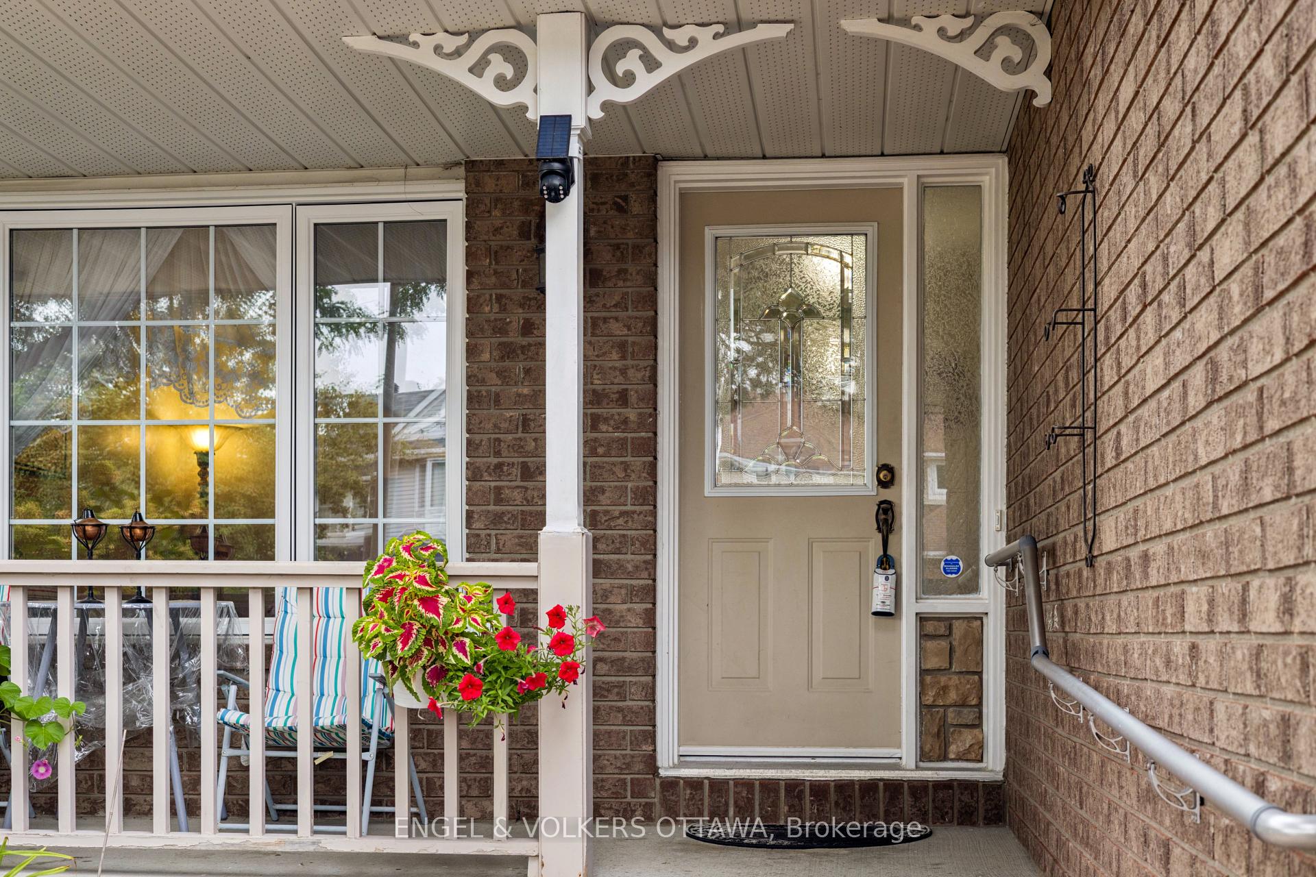 Photo 6 of 2213 Noblewood Way, Ottawa, Chapel Hill South - Orleans Village — HOMEH