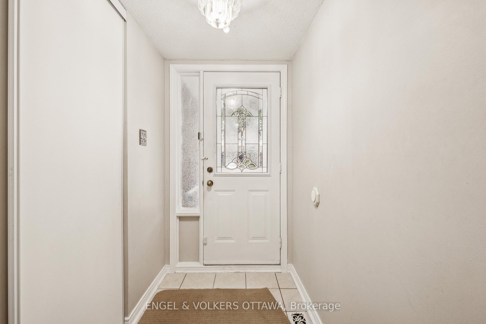 Photo 7 of 2213 Noblewood Way, Ottawa, Chapel Hill South - Orleans Village — HOMEH