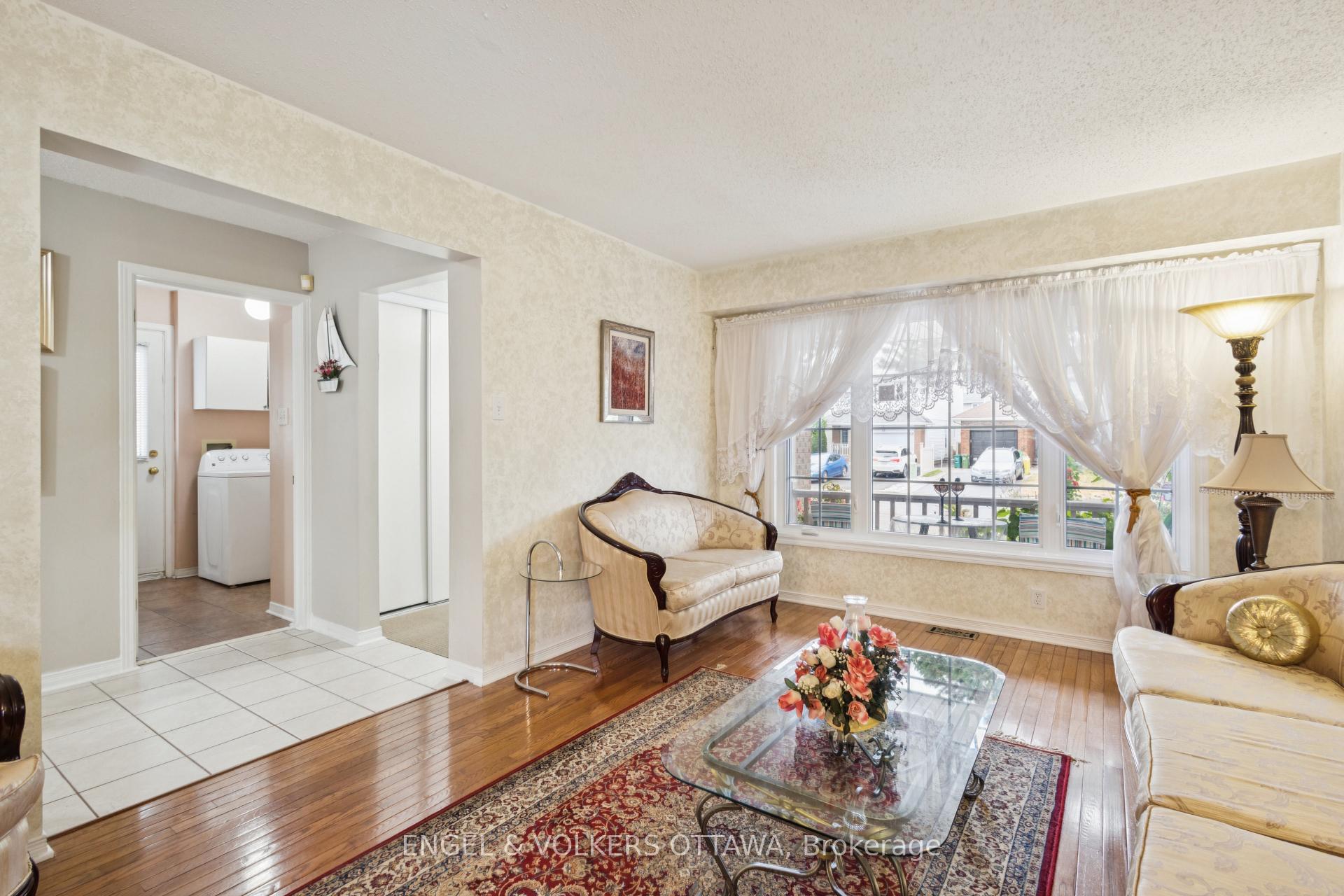Photo 8 of 2213 Noblewood Way, Ottawa, Chapel Hill South - Orleans Village — HOMEH