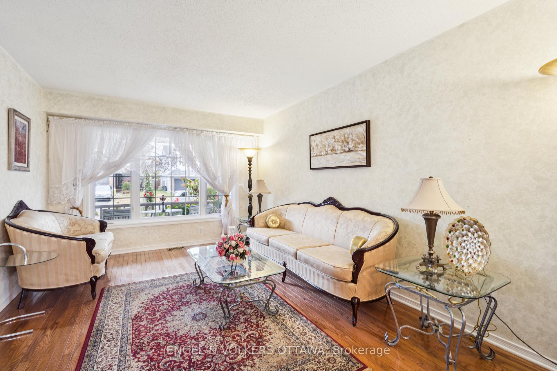 Photo 10 of 2213 Noblewood Way, Ottawa, Chapel Hill South - Orleans Village — HOMEH