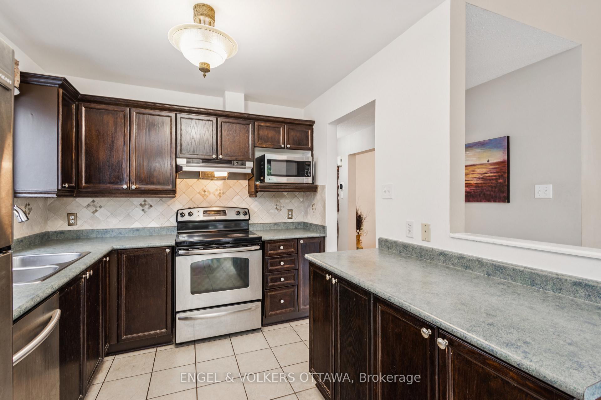 Photo 15 of 2213 Noblewood Way, Ottawa, Chapel Hill South - Orleans Village — HOMEH