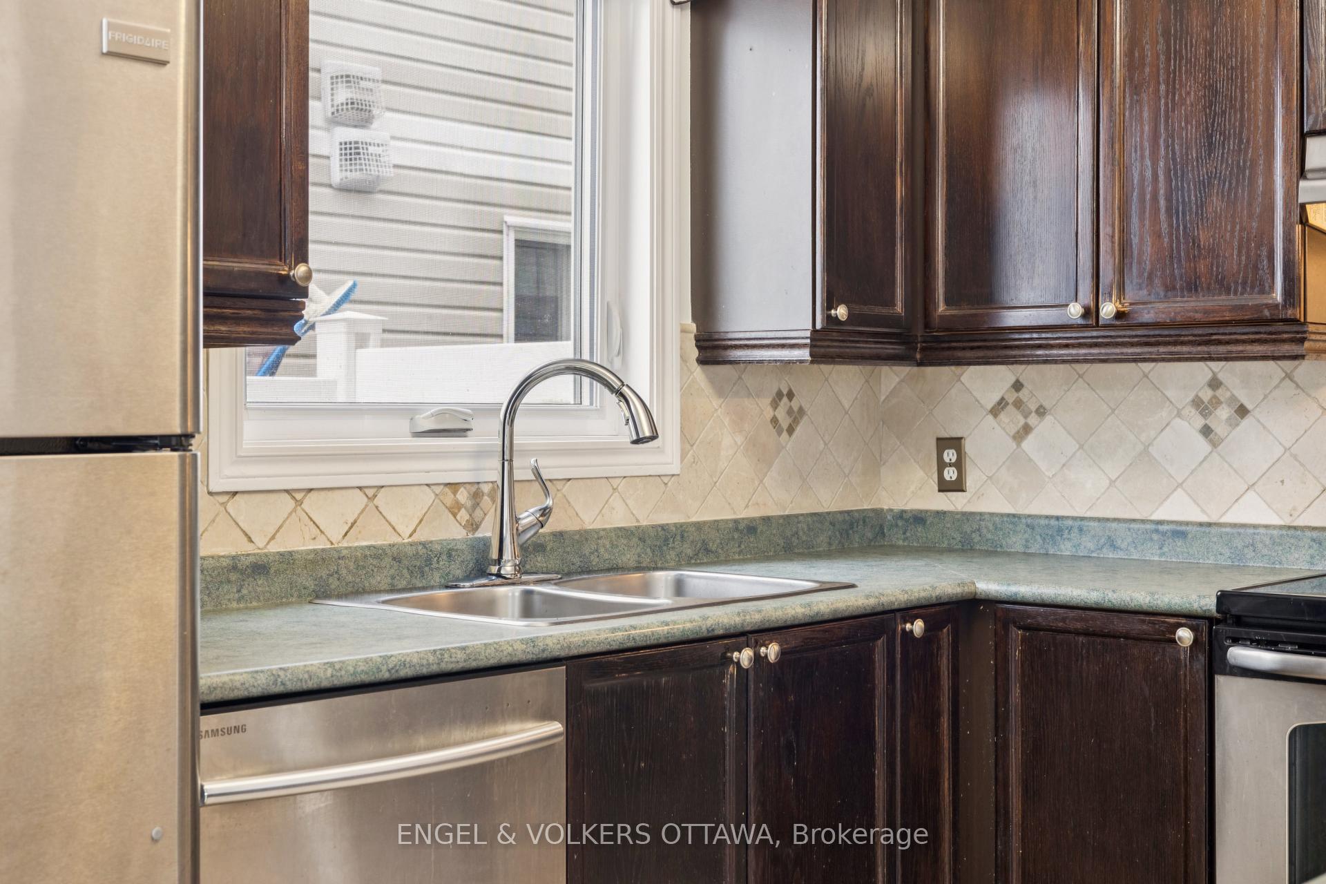 Photo 17 of 2213 Noblewood Way, Ottawa, Chapel Hill South - Orleans Village — HOMEH