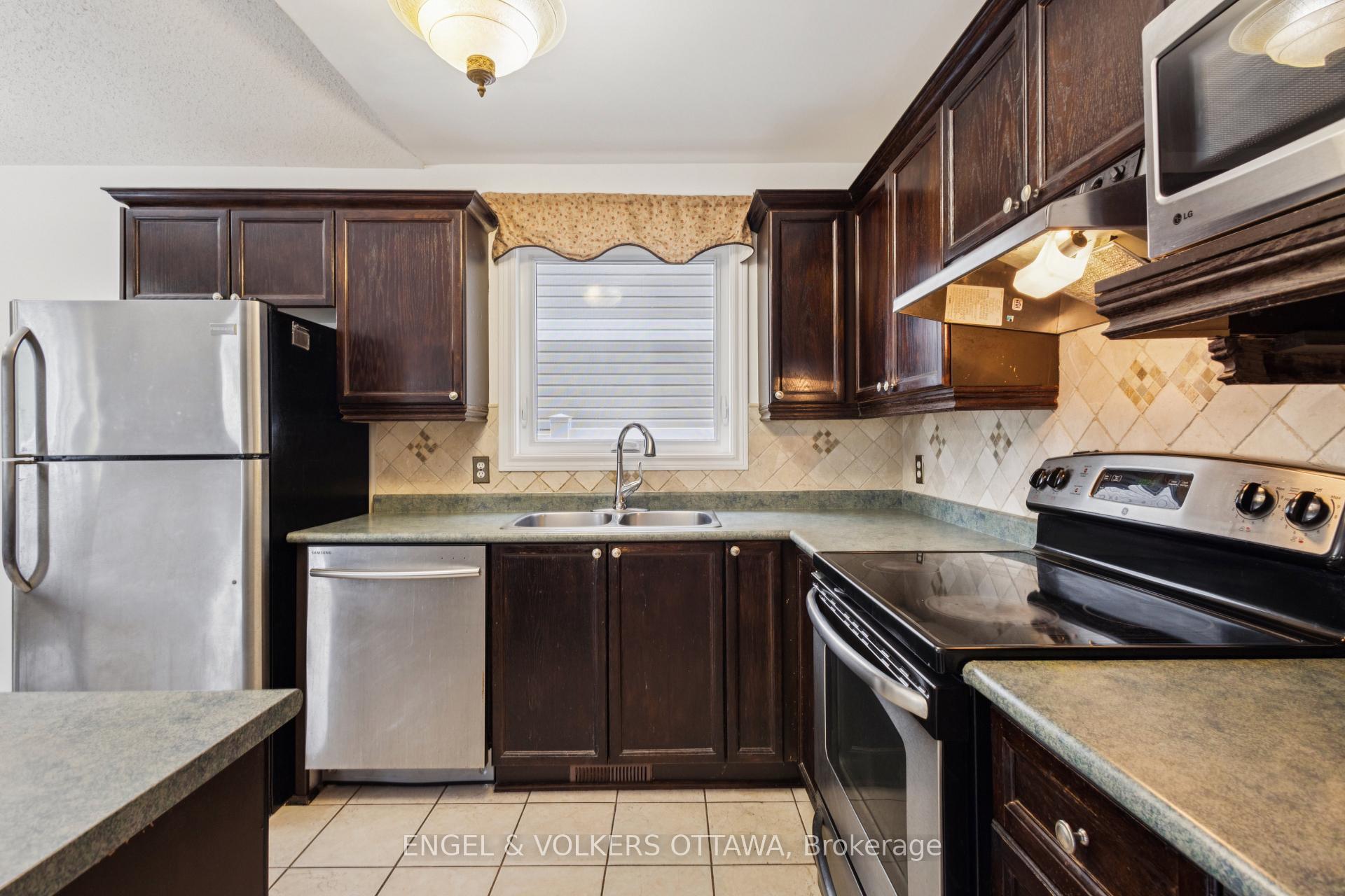 Photo 18 of 2213 Noblewood Way, Ottawa, Chapel Hill South - Orleans Village — HOMEH