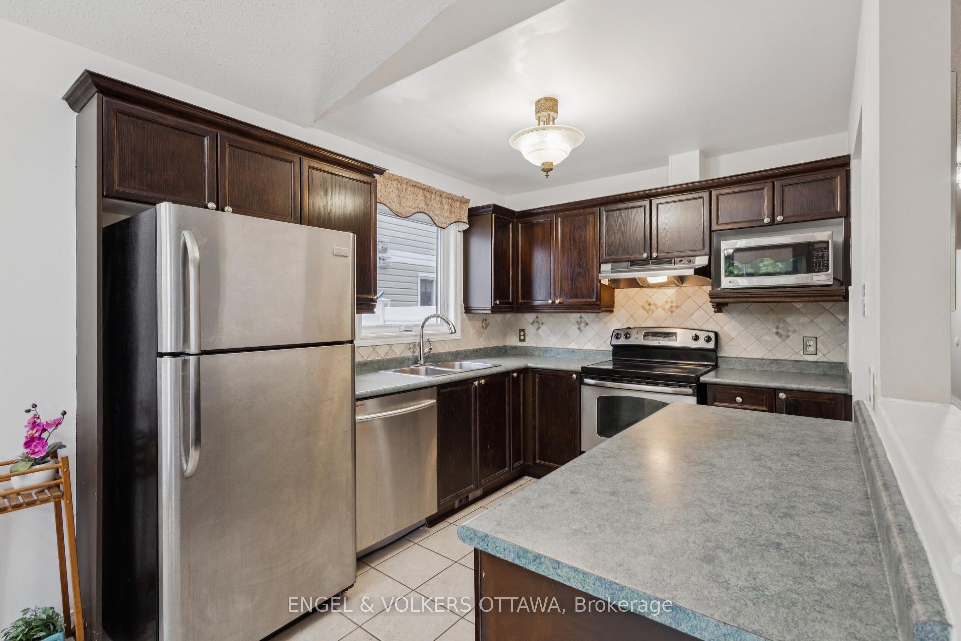 Photo 19 of 2213 Noblewood Way, Ottawa, Chapel Hill South - Orleans Village — HOMEH