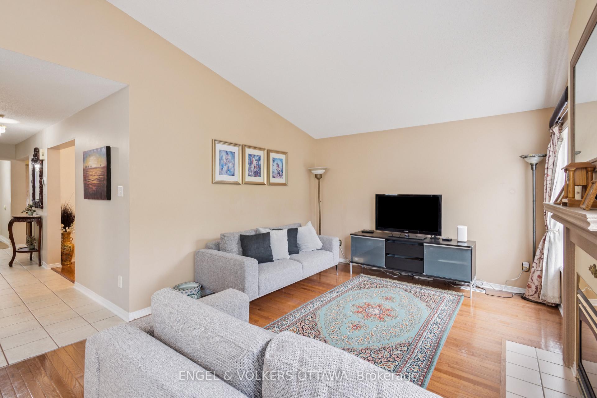 Photo 22 of 2213 Noblewood Way, Ottawa, Chapel Hill South - Orleans Village — HOMEH