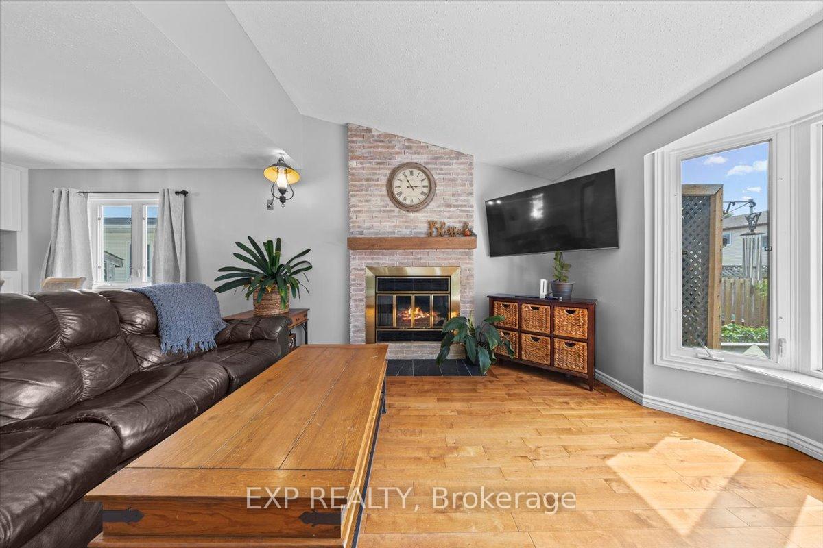 Photo 16 of 533 Apollo Way, Ottawa, Fallingbrook/Pineridge — HOMEH