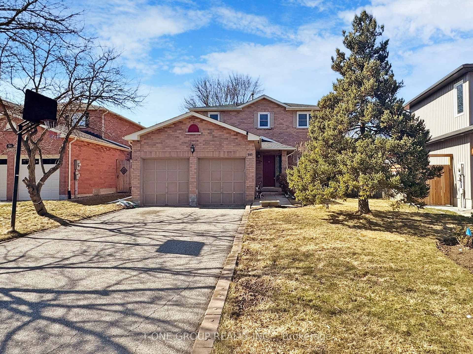 Front of 995 Krista Court