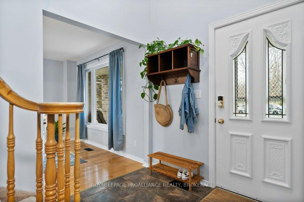 Photo 3 of 12 Limeridge Drive, Kingston, Kingston East (Incl Barret Crt) — HOMEH