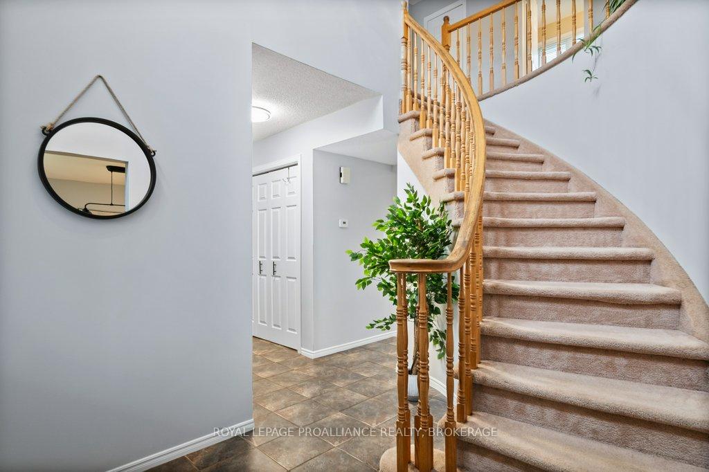 Photo 4 of 12 Limeridge Drive, Kingston, Kingston East (Incl Barret Crt) — HOMEH