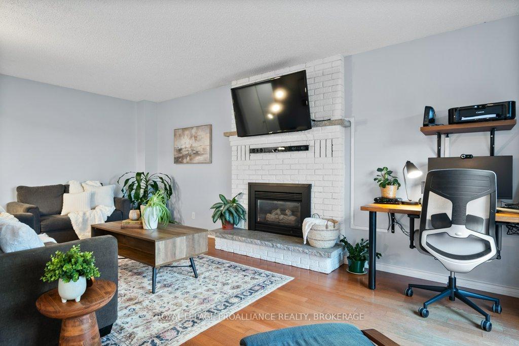Photo 8 of 12 Limeridge Drive, Kingston, Kingston East (Incl Barret Crt) — HOMEH
