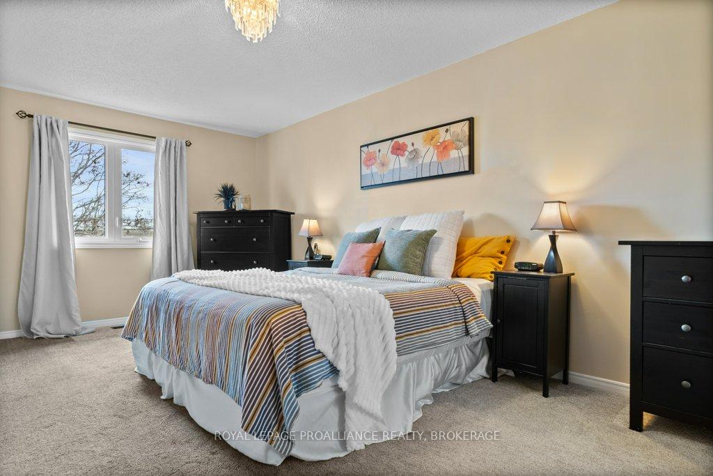Photo 18 of 12 Limeridge Drive, Kingston, Kingston East (Incl Barret Crt) — HOMEH