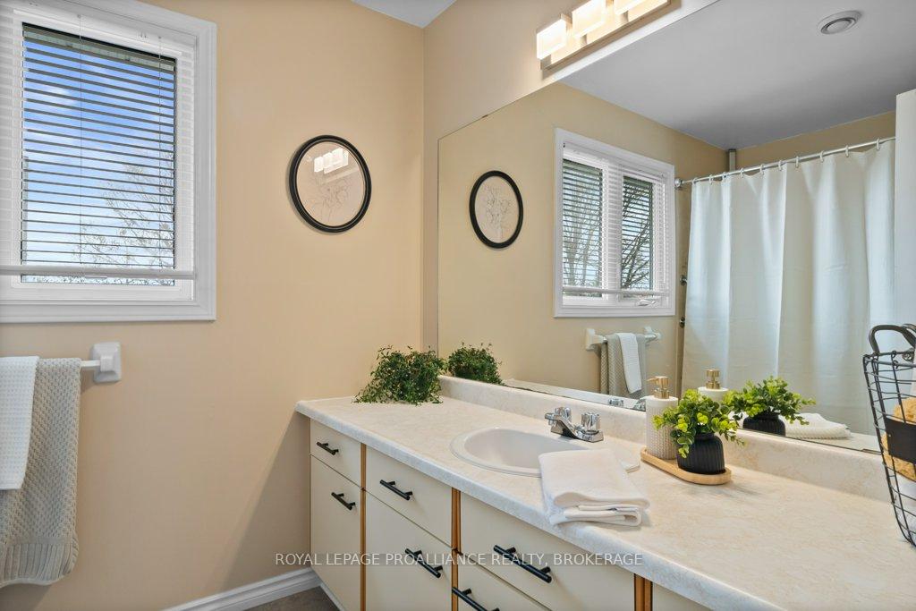 Photo 25 of 12 Limeridge Drive, Kingston, Kingston East (Incl Barret Crt) — HOMEH