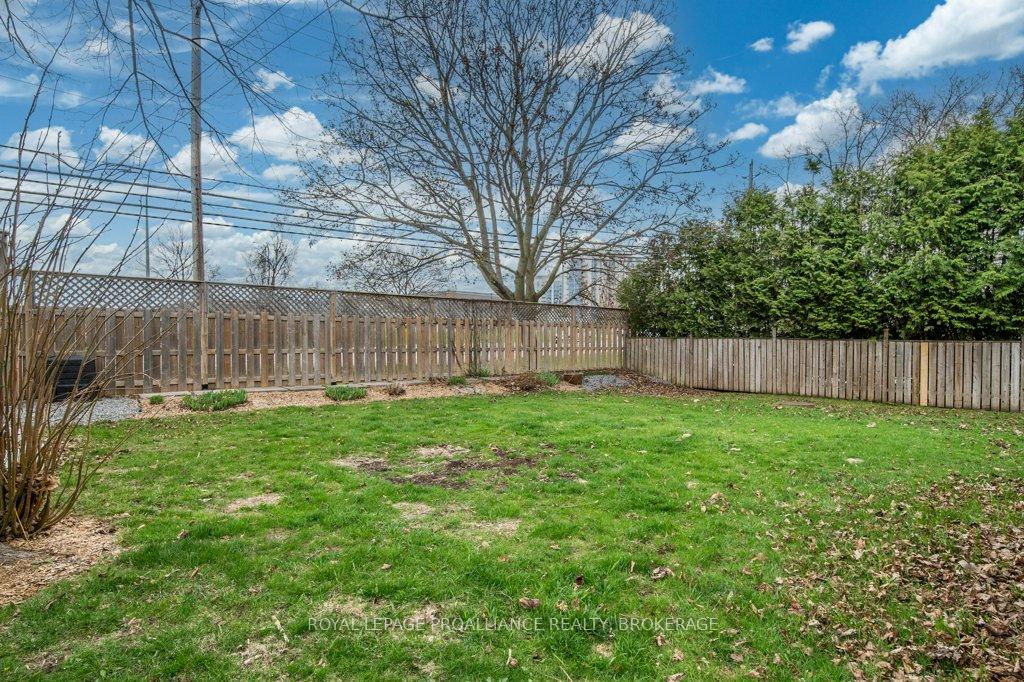 Photo 42 of 12 Limeridge Drive, Kingston, Kingston East (Incl Barret Crt) — HOMEH
