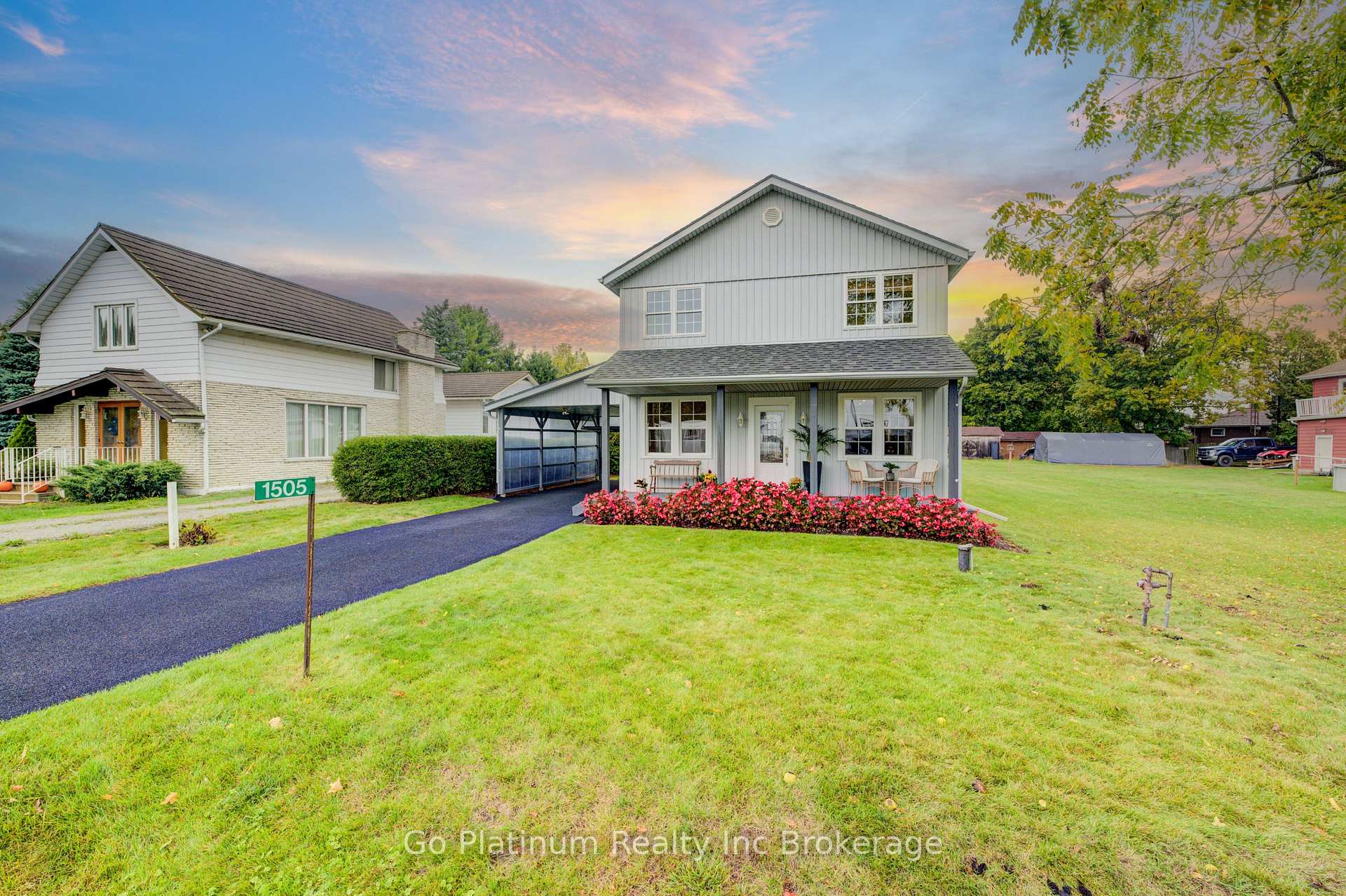 Front of 1505 Norfolk County Rd 19