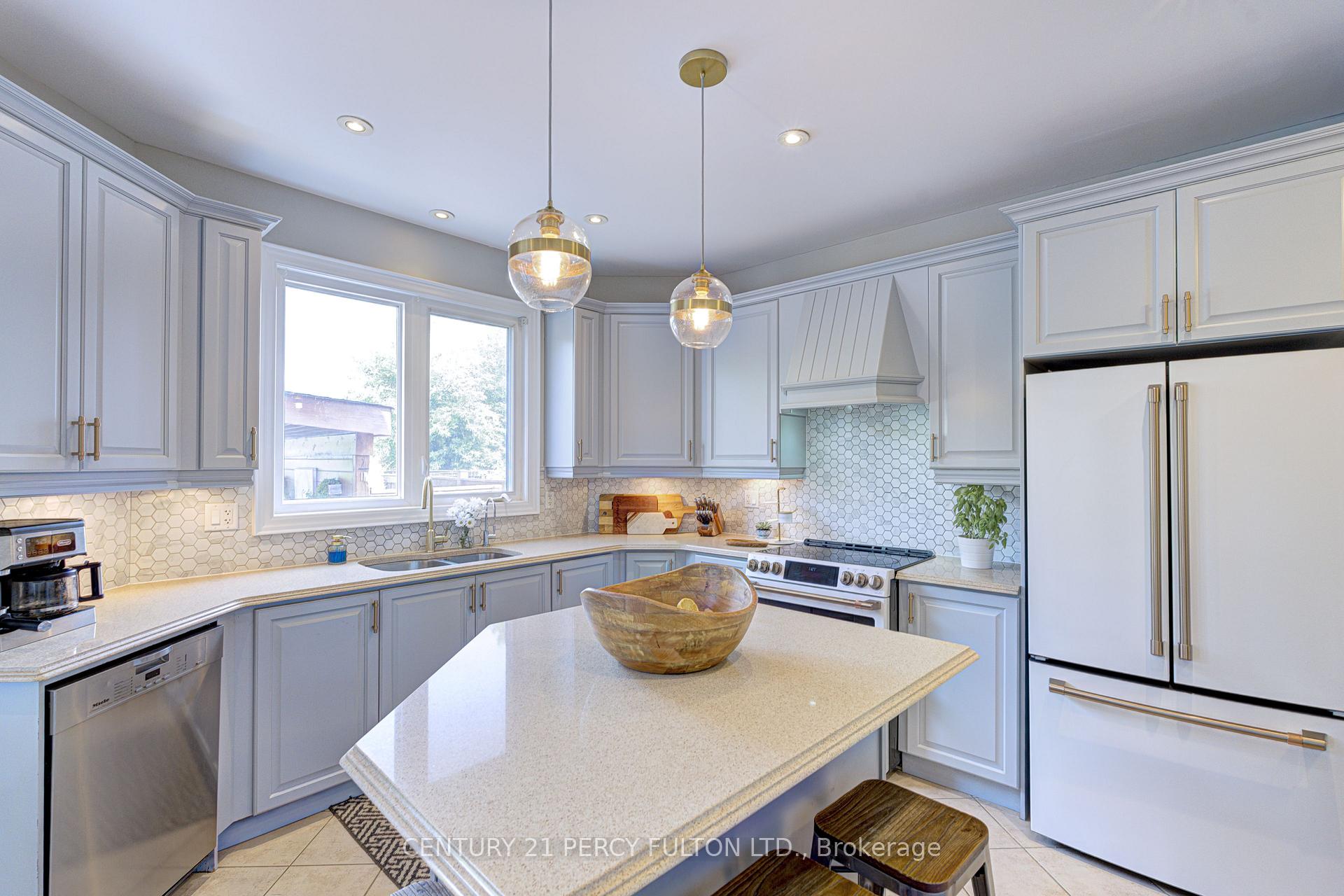 Photo 19 of 122 John W Taylor Avenue, New Tecumseth, Alliston — HOMEH