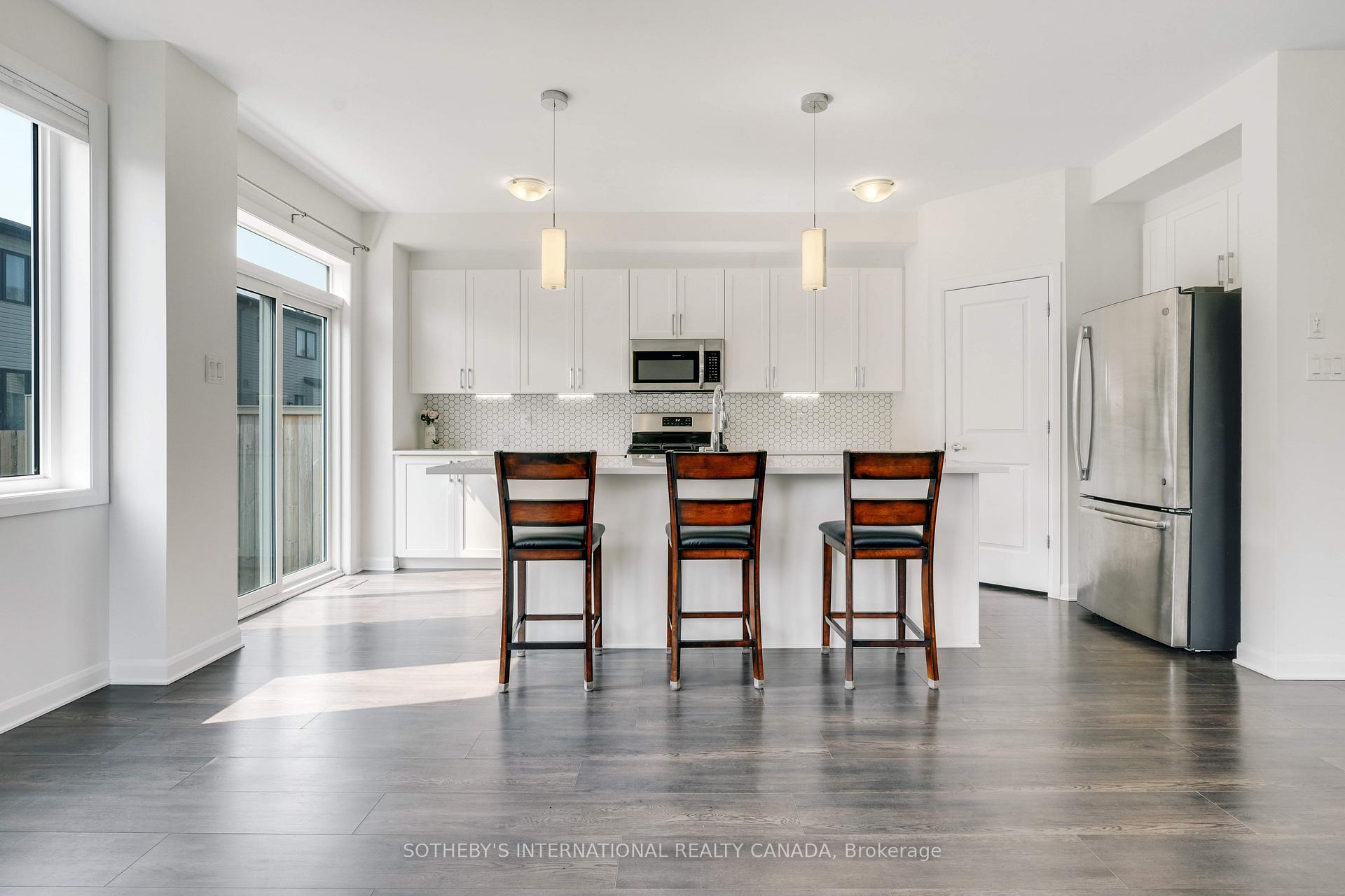 Photo 7 of 930 Serrano Street, Ottawa, Avalon East — HOMEH