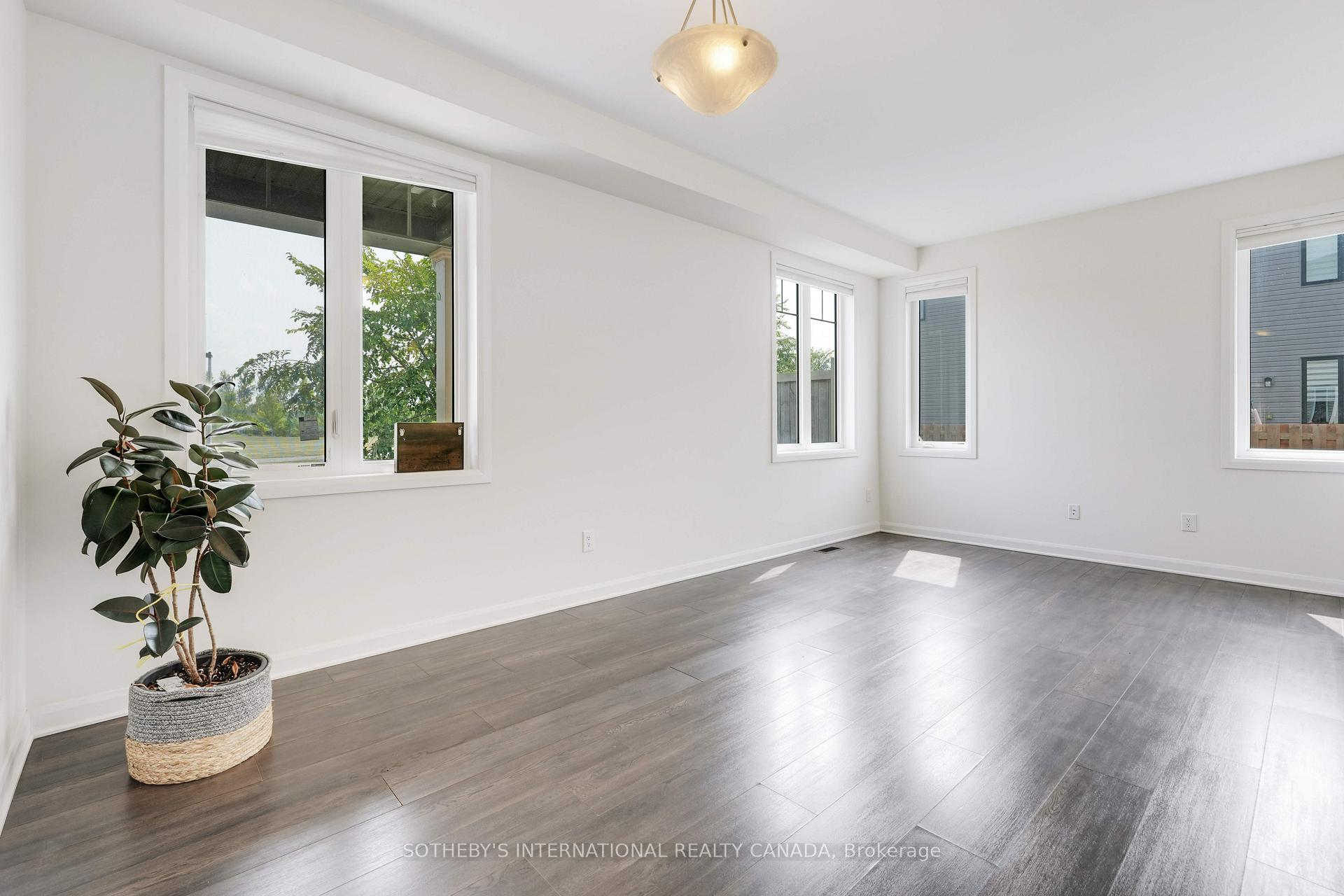 Photo 8 of 930 Serrano Street, Ottawa, Avalon East — HOMEH
