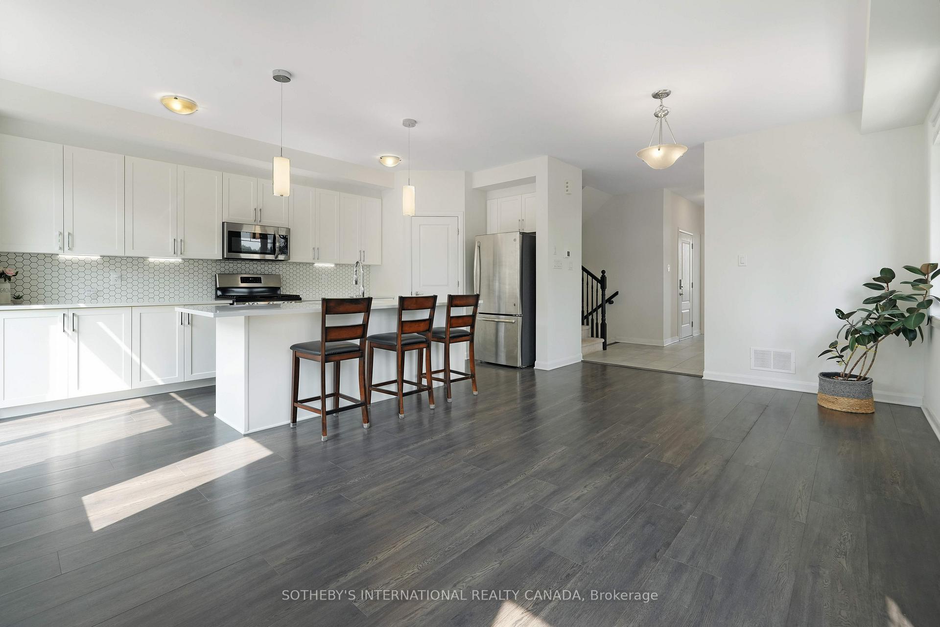 Photo 10 of 930 Serrano Street, Ottawa, Avalon East — HOMEH