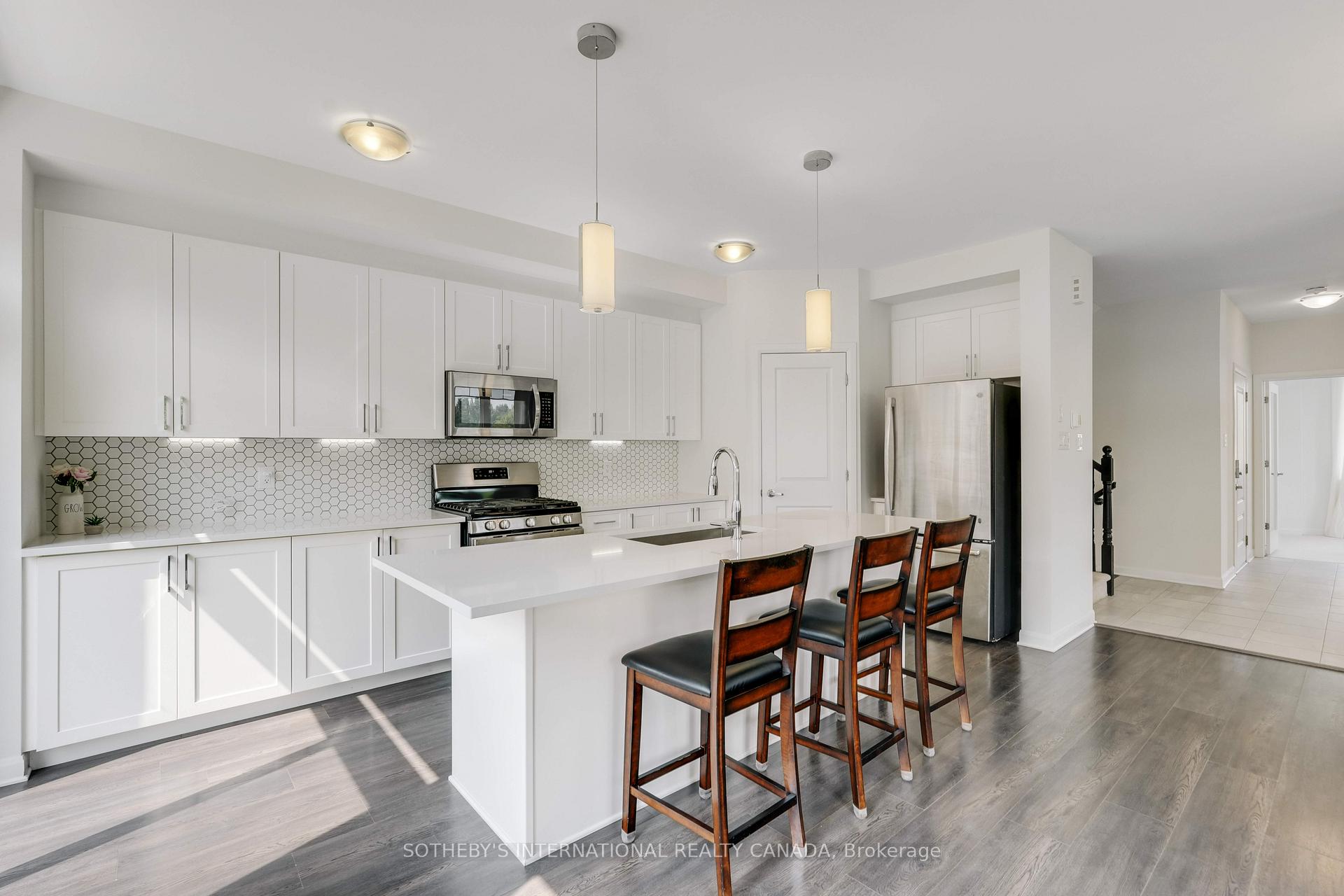 Photo 11 of 930 Serrano Street, Ottawa, Avalon East — HOMEH