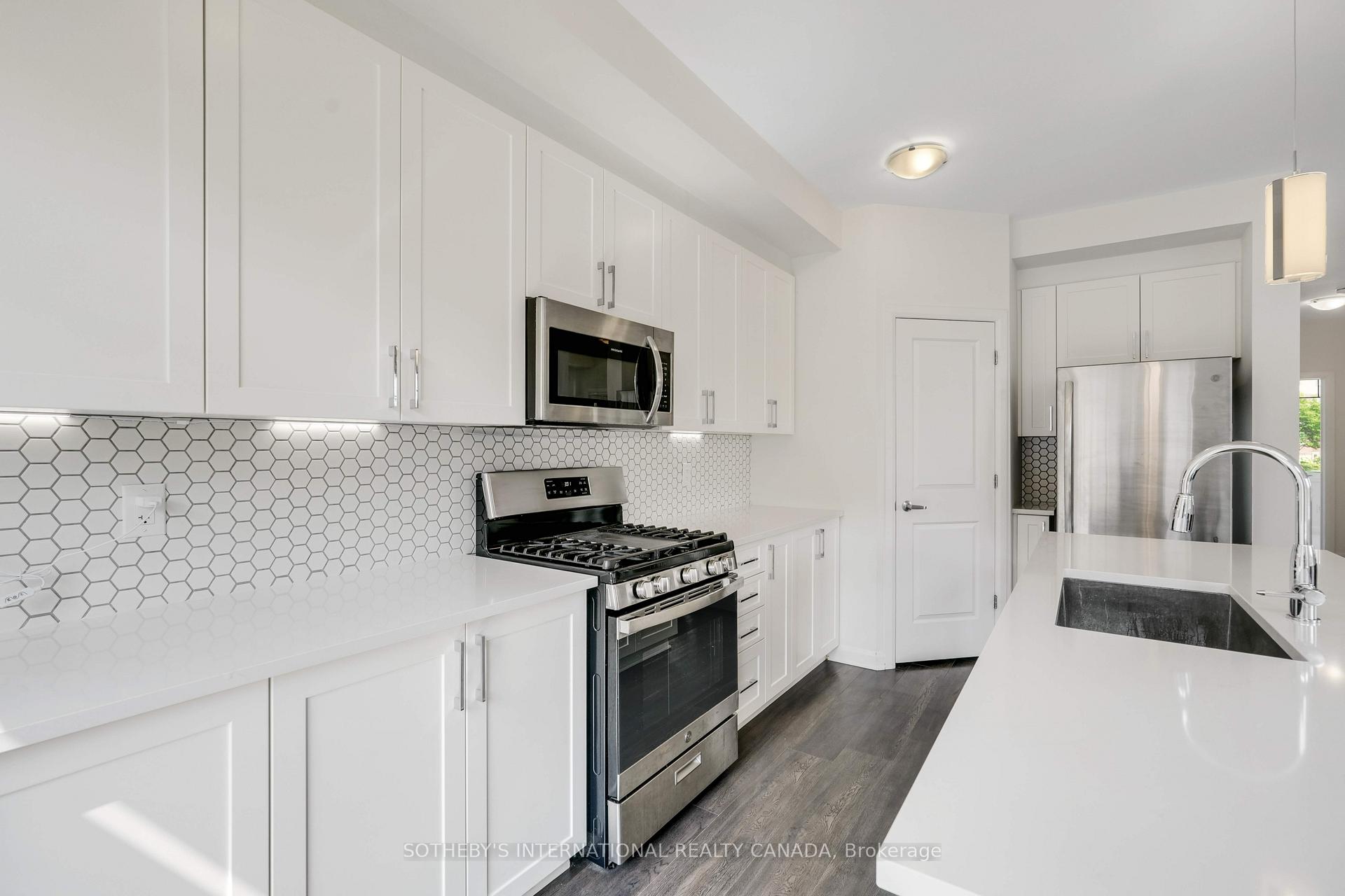Photo 12 of 930 Serrano Street, Ottawa, Avalon East — HOMEH
