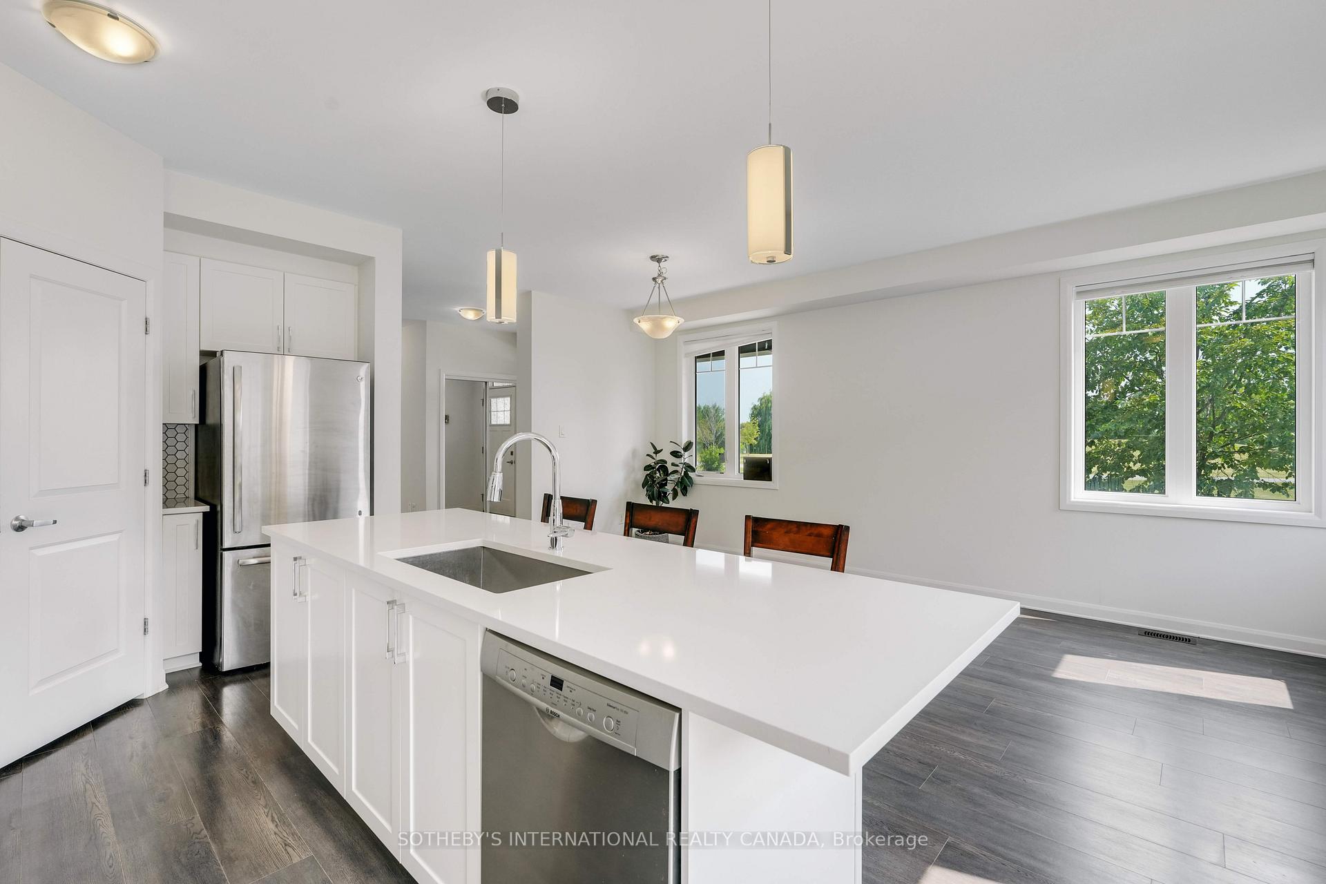 Photo 13 of 930 Serrano Street, Ottawa, Avalon East — HOMEH