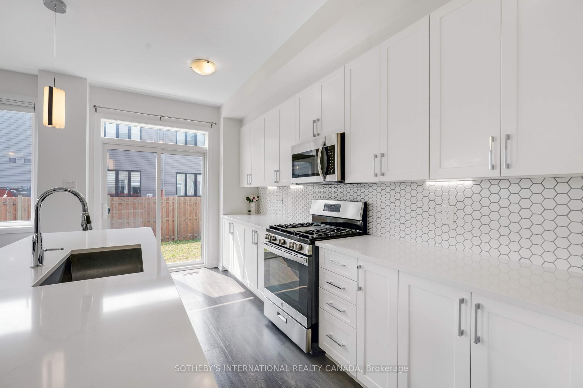 Photo 14 of 930 Serrano Street, Ottawa, Avalon East — HOMEH