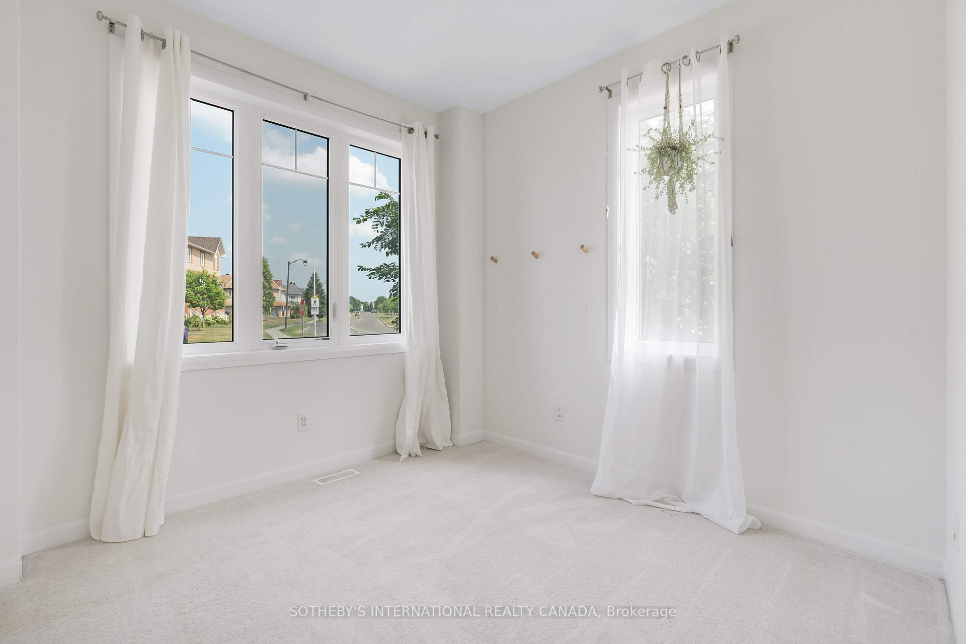Photo 16 of 930 Serrano Street, Ottawa, Avalon East — HOMEH