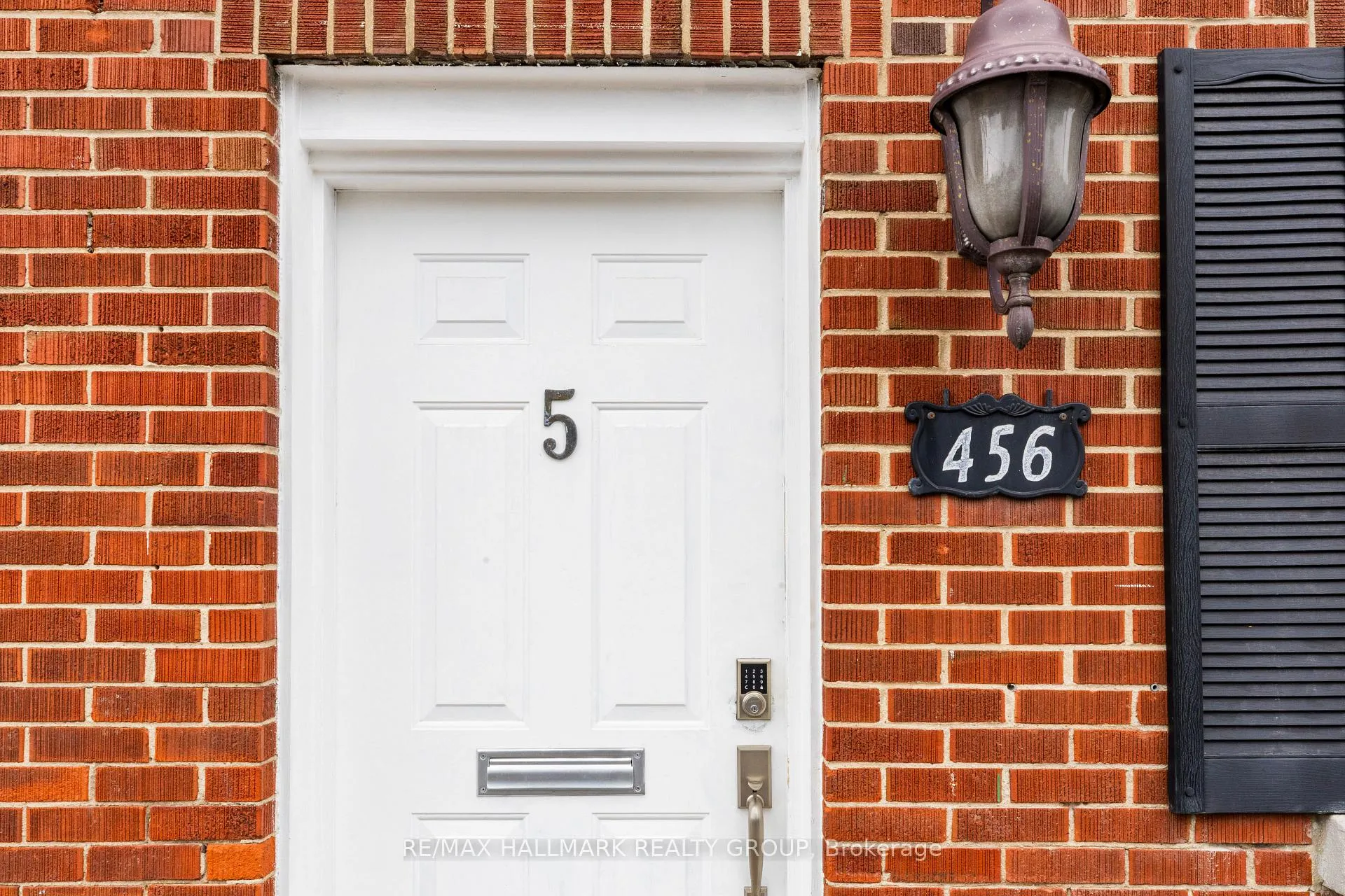 Photo 3 of Unit 5, 456 Bronson Avenue, Ottawa, West Centre Town — HOMEH