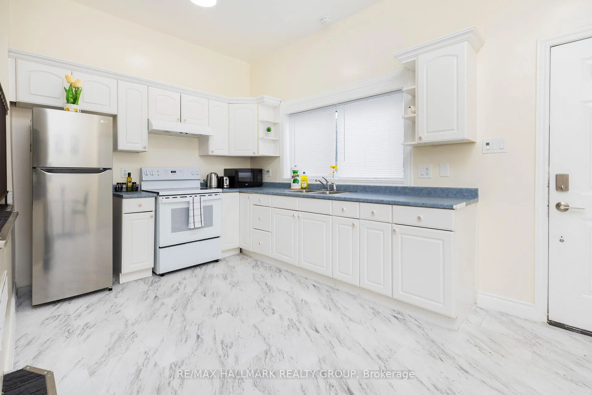 Photo 5 of Unit 5, 456 Bronson Avenue, Ottawa, West Centre Town — HOMEH