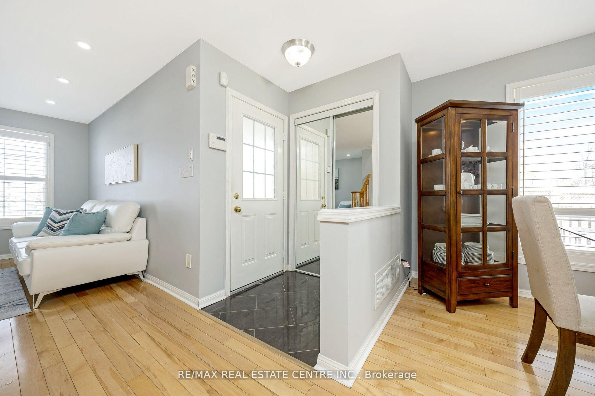 Photo 2 of 468 Trudeau Drive, Milton, Clarke — HOMEH