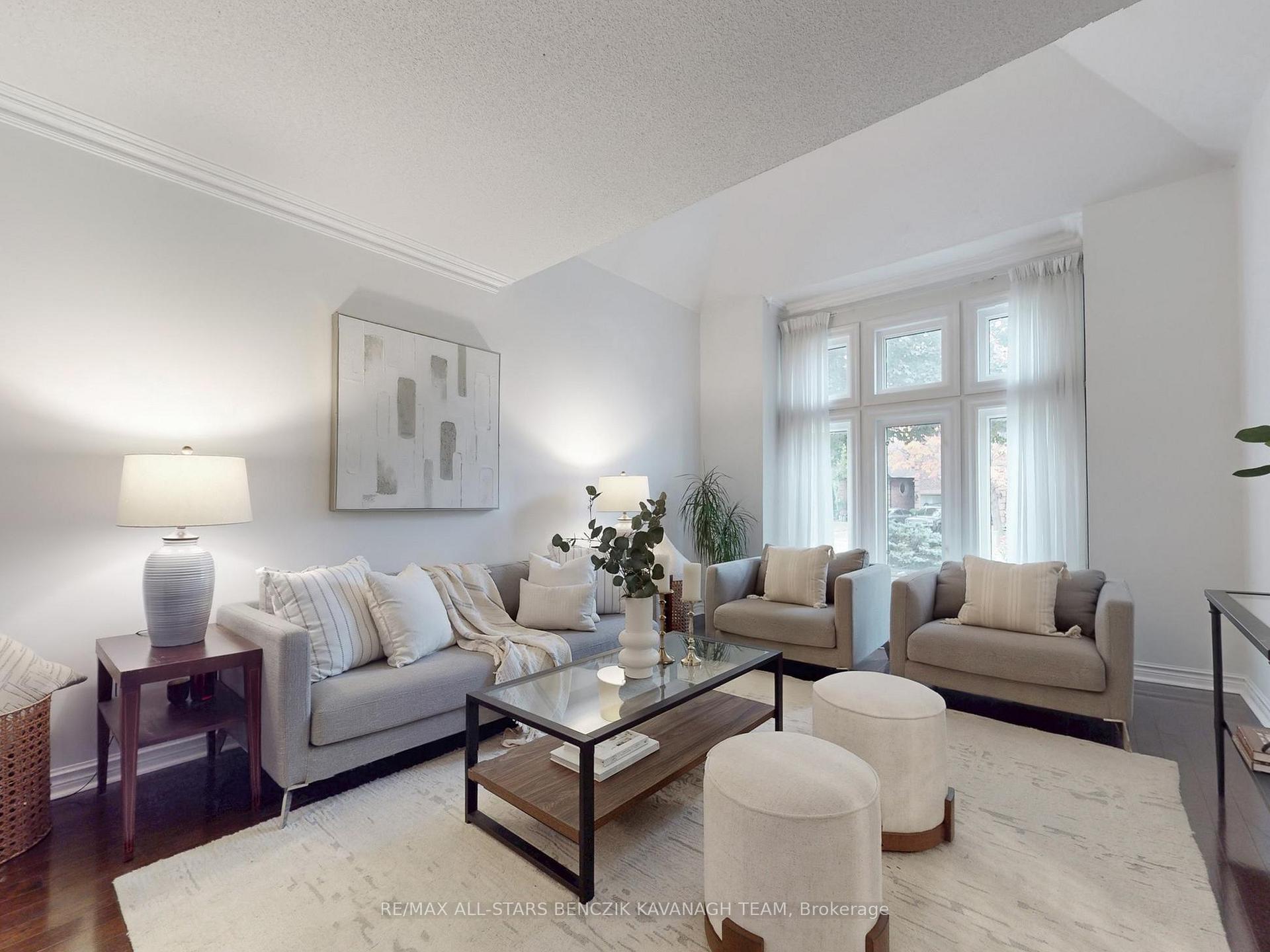 Photo 4 of 371 Fairway Gardens, Newmarket, Glenway Estates — HOMEH