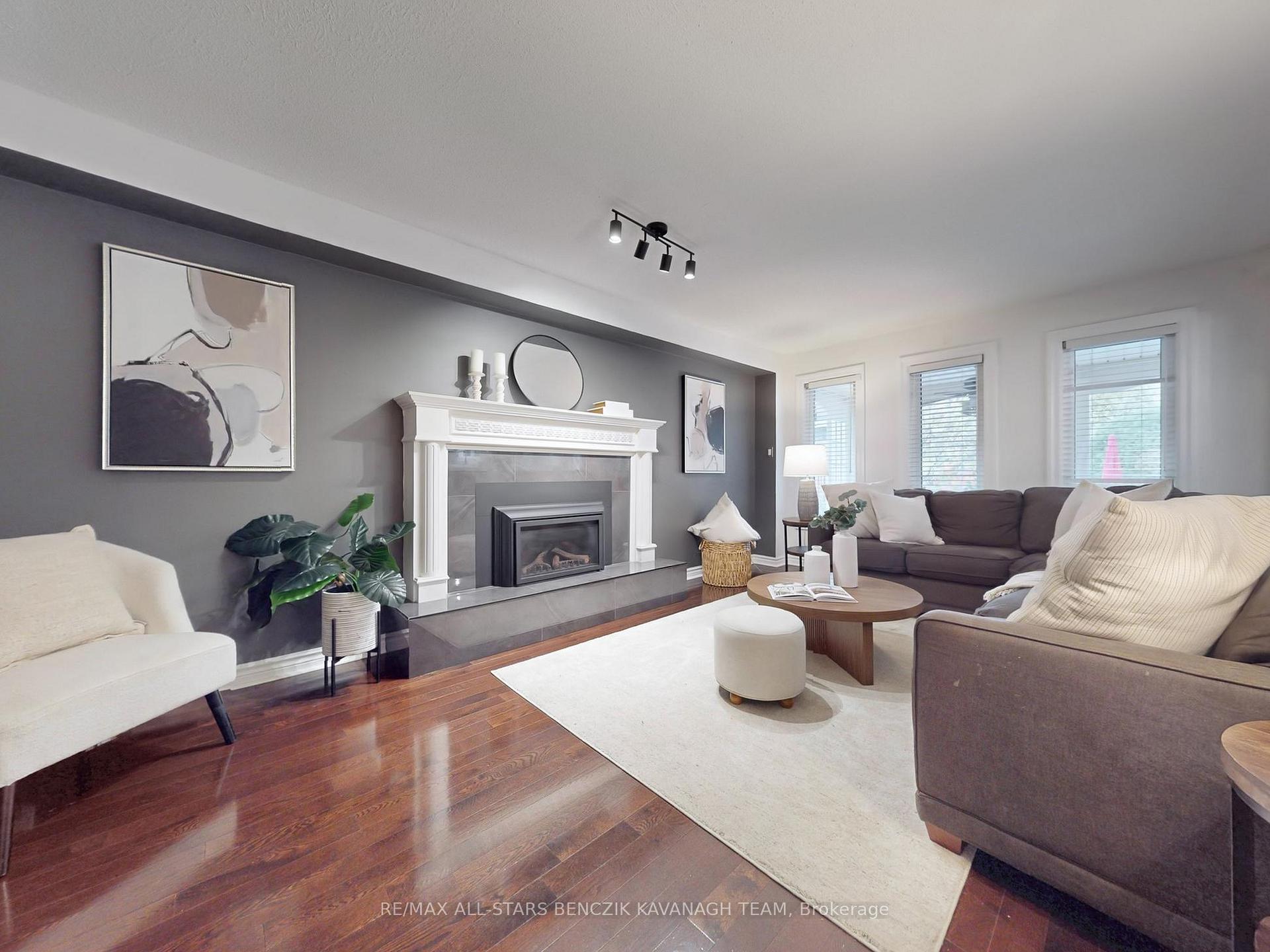 Photo 8 of 371 Fairway Gardens, Newmarket, Glenway Estates — HOMEH