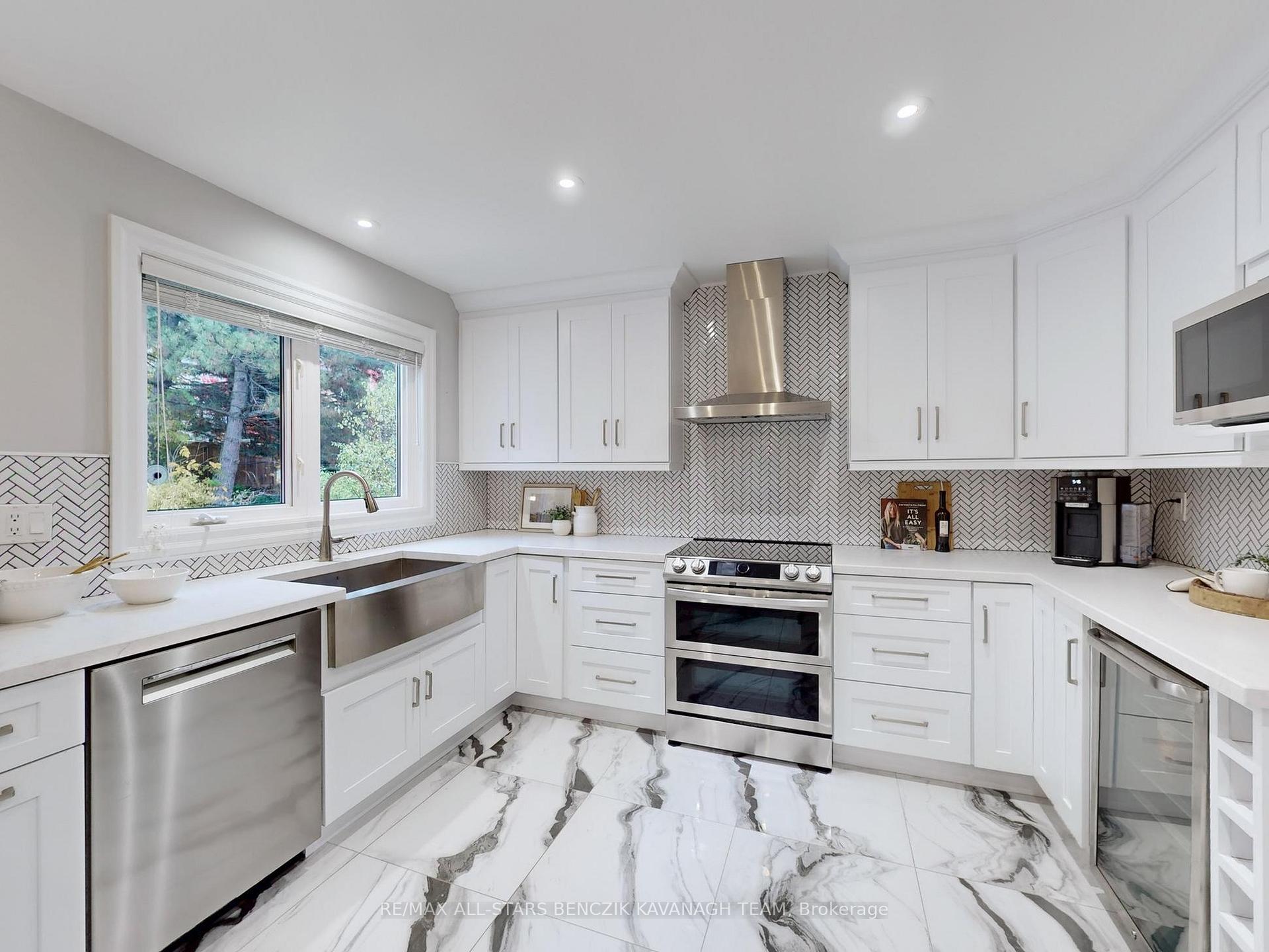 Photo 10 of 371 Fairway Gardens, Newmarket, Glenway Estates — HOMEH