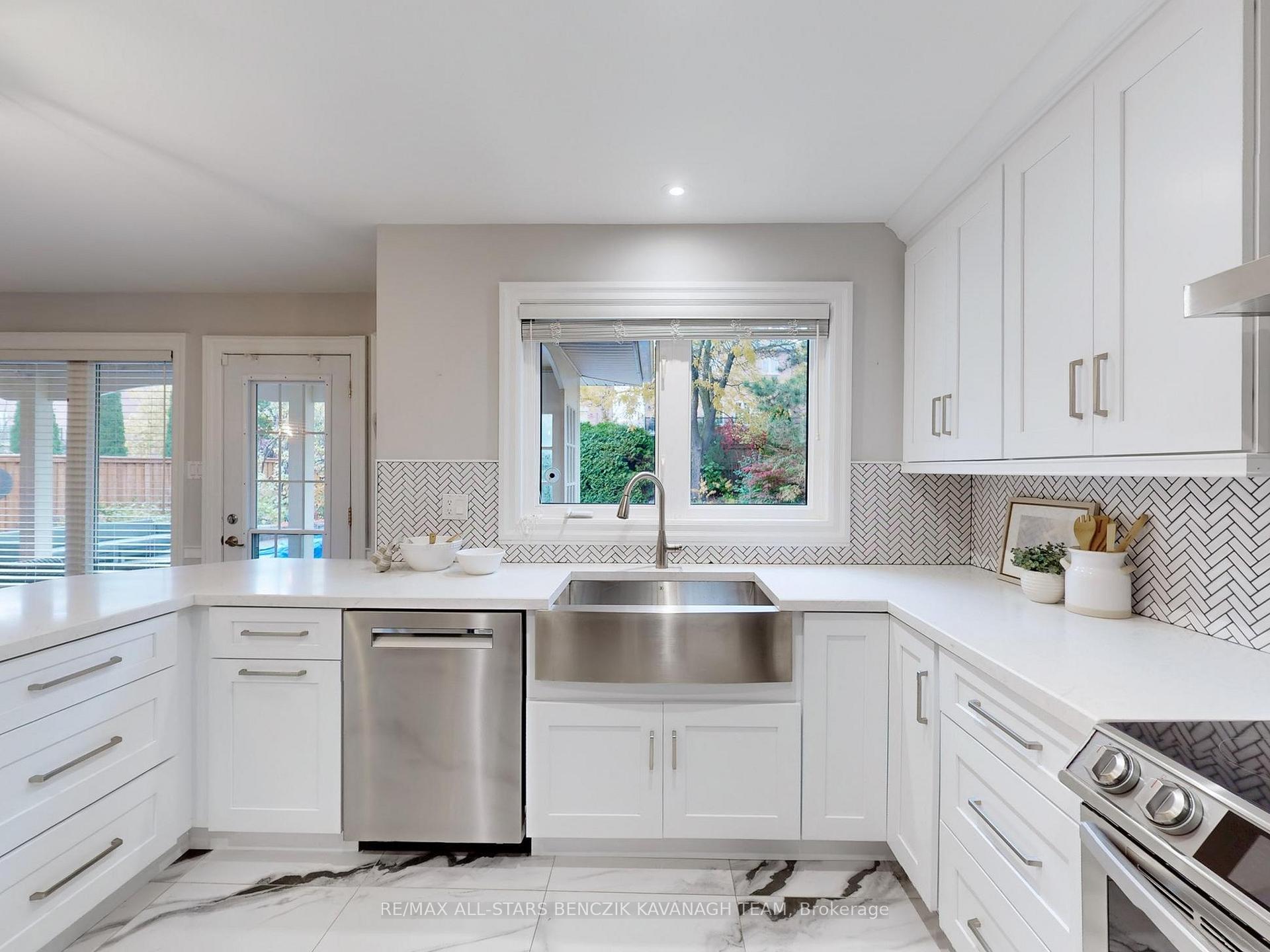 Photo 11 of 371 Fairway Gardens, Newmarket, Glenway Estates — HOMEH
