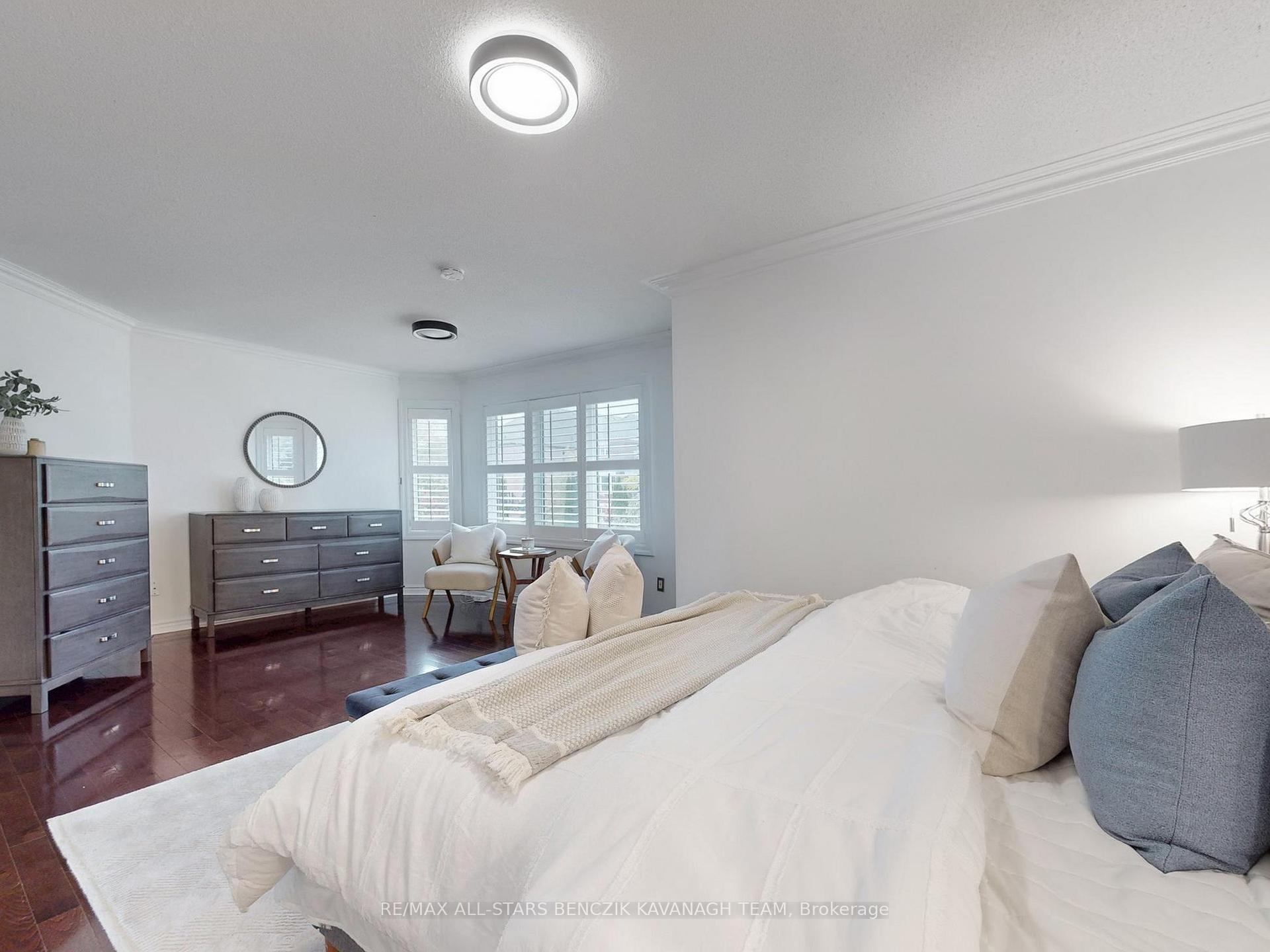 Photo 17 of 371 Fairway Gardens, Newmarket, Glenway Estates — HOMEH