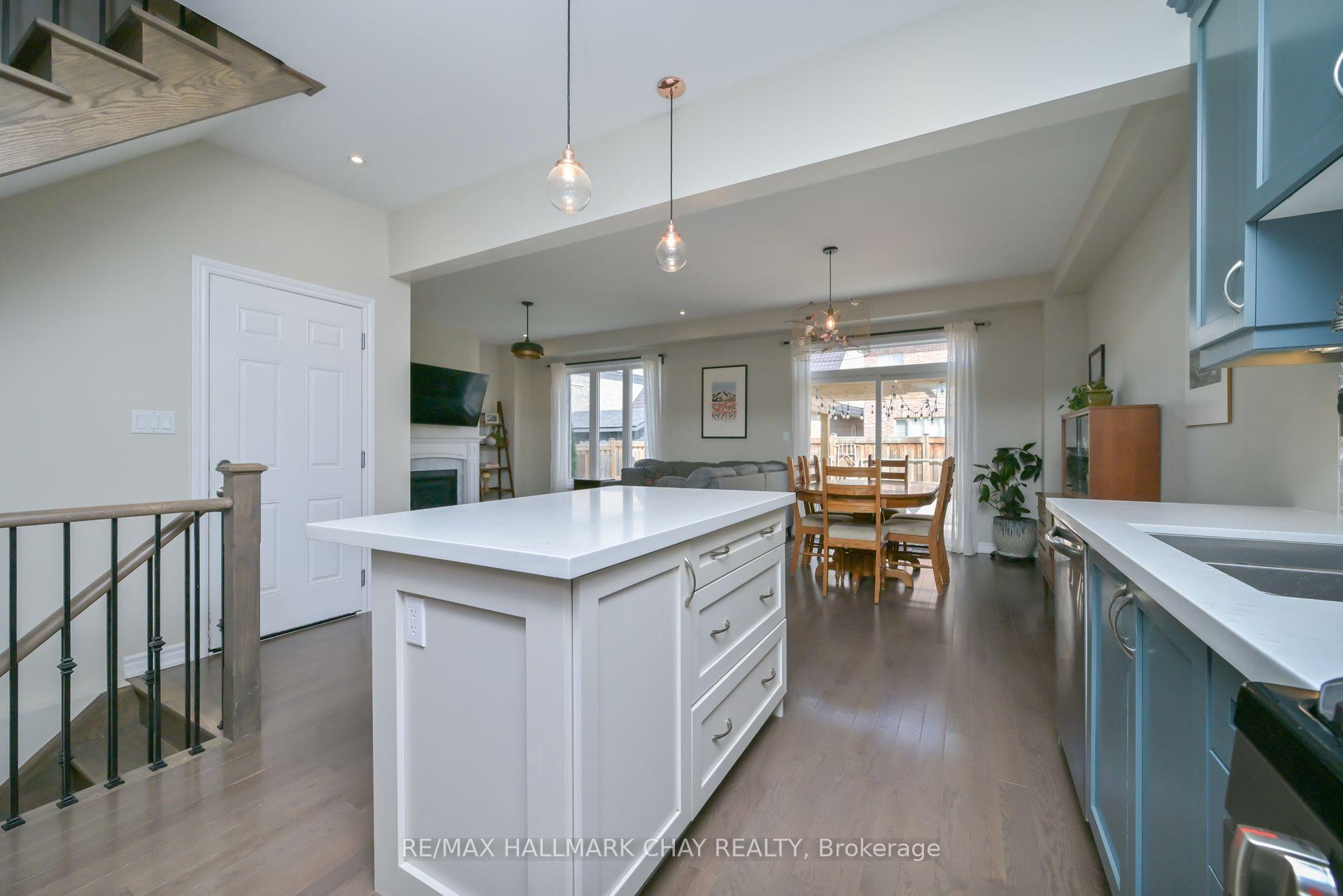 Photo 10 of 32 Pitel Drive, New Tecumseth, Rural New Tecumseth — HOMEH