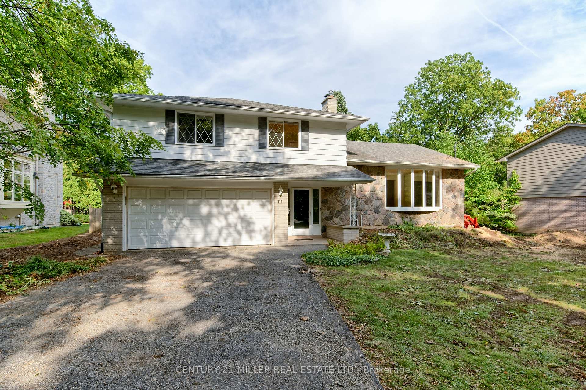 Photo 5 of 111 Gloucester Avenue, Oakville, Old Oakville — HOMEH