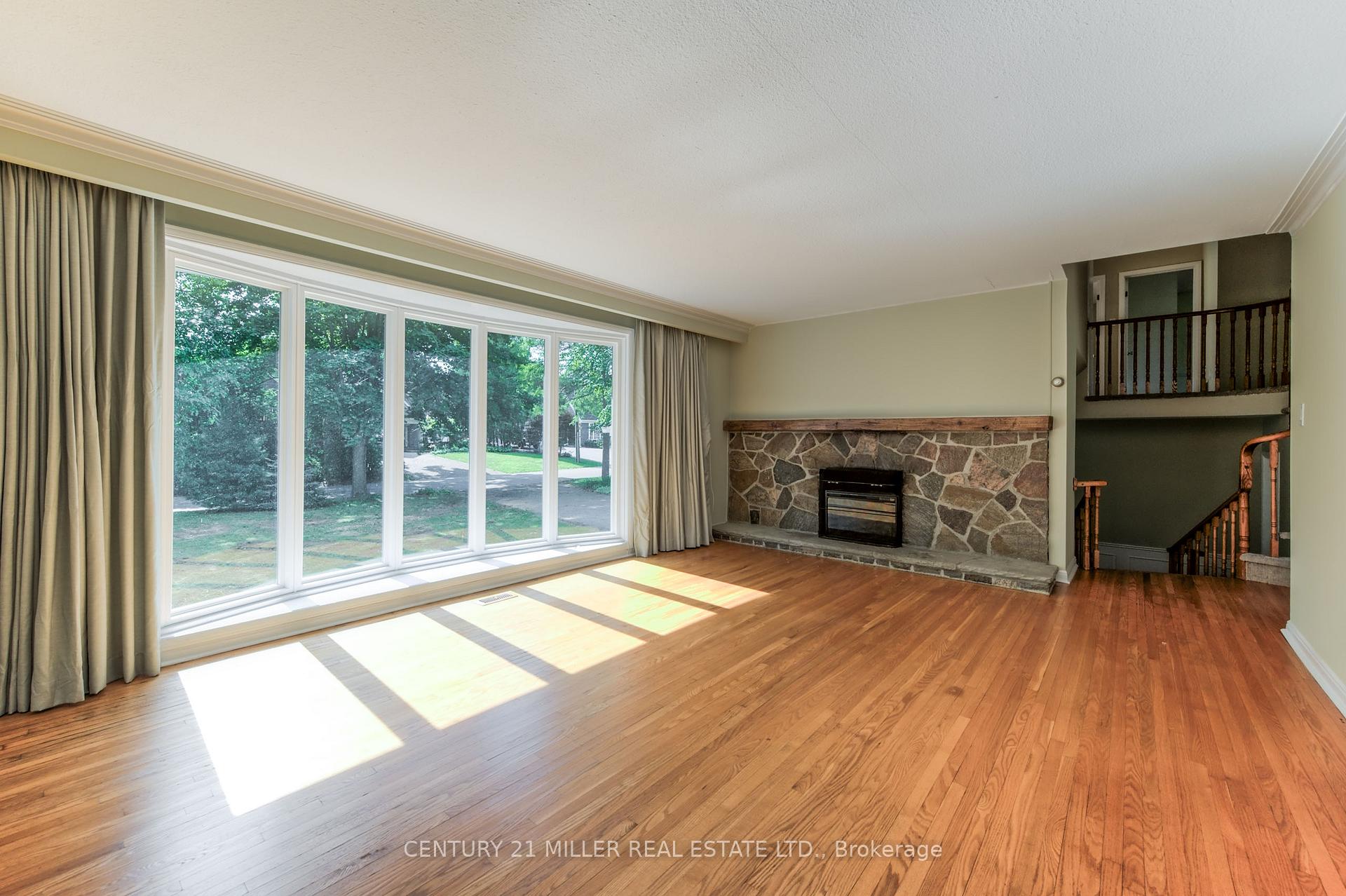 Photo 7 of 111 Gloucester Avenue, Oakville, Old Oakville — HOMEH