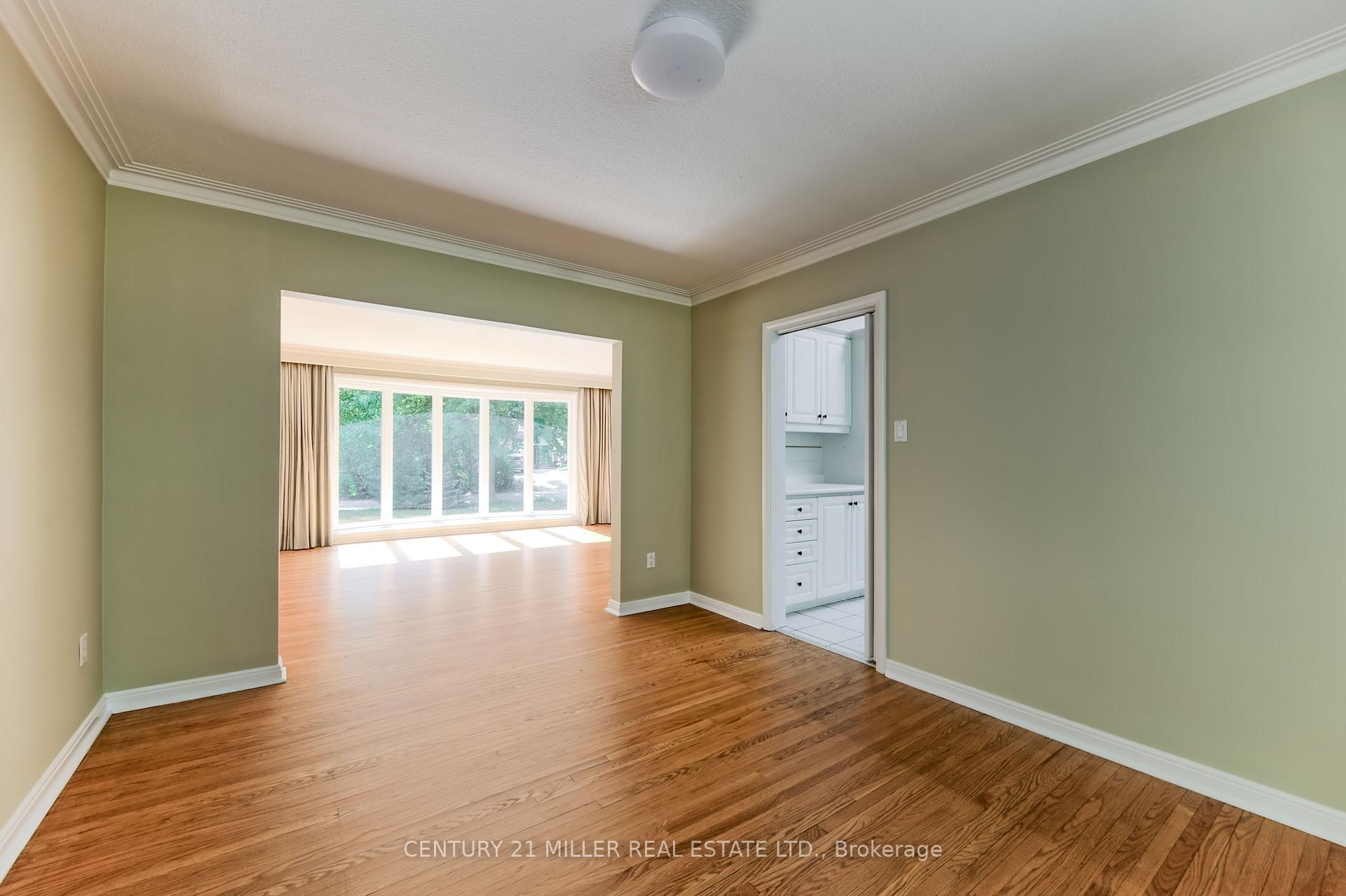 Photo 8 of 111 Gloucester Avenue, Oakville, Old Oakville — HOMEH
